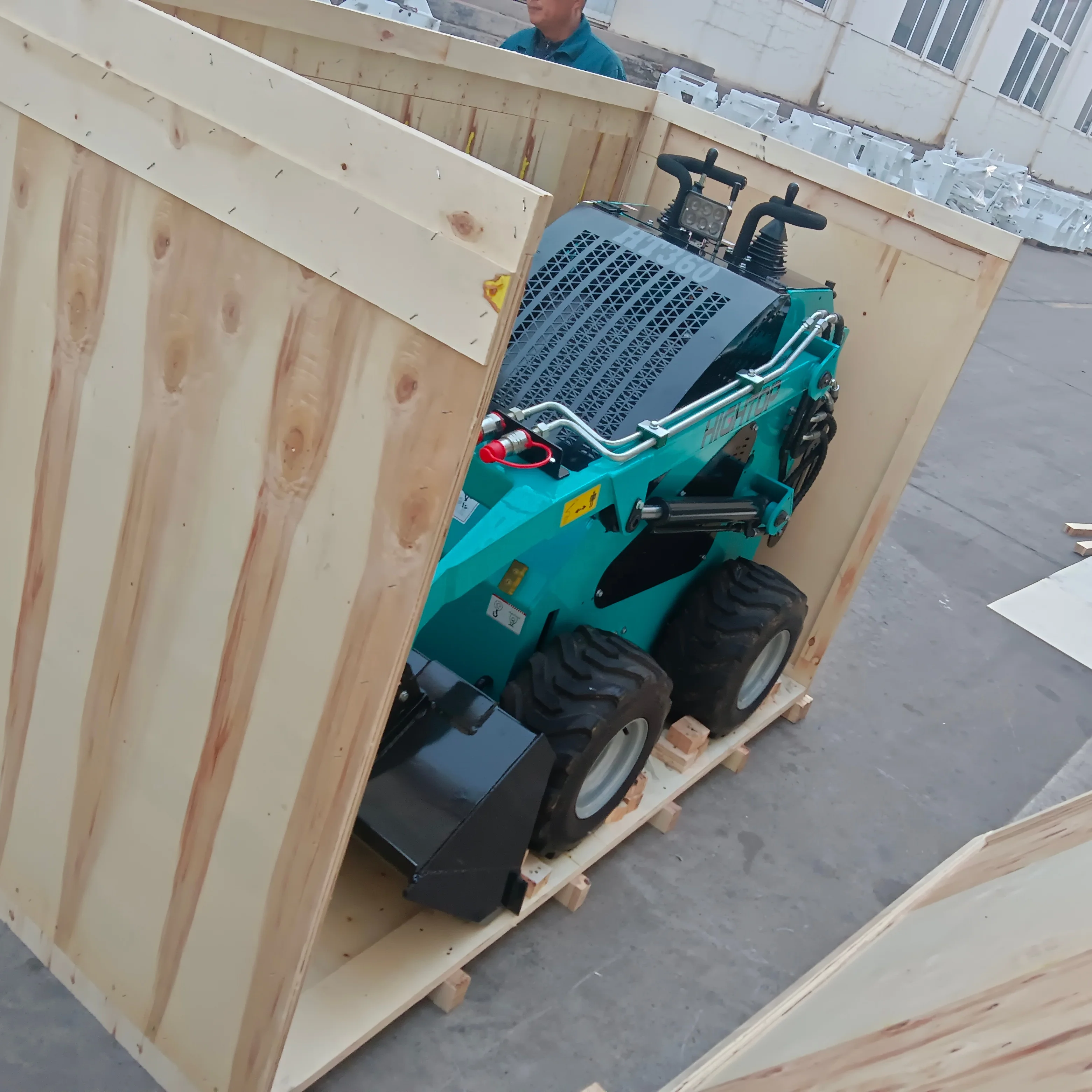 Track Mini skid steer loader EPA EURO5 with Snow Blade for sale