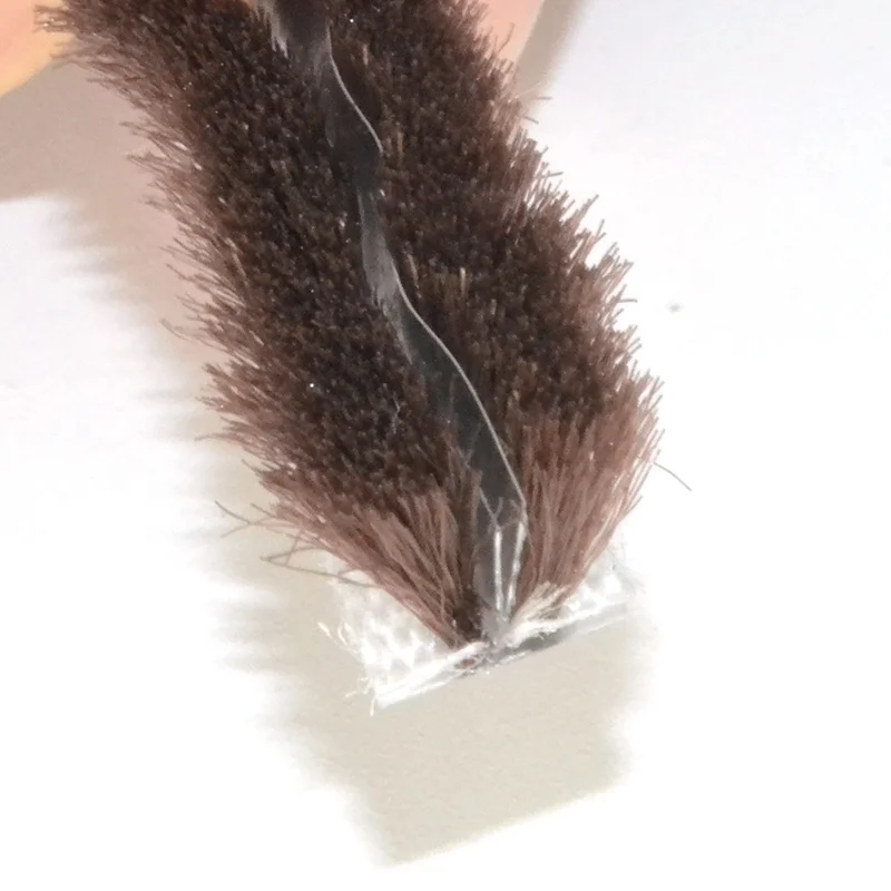 finned brush seal with fin in the middle for sliding door