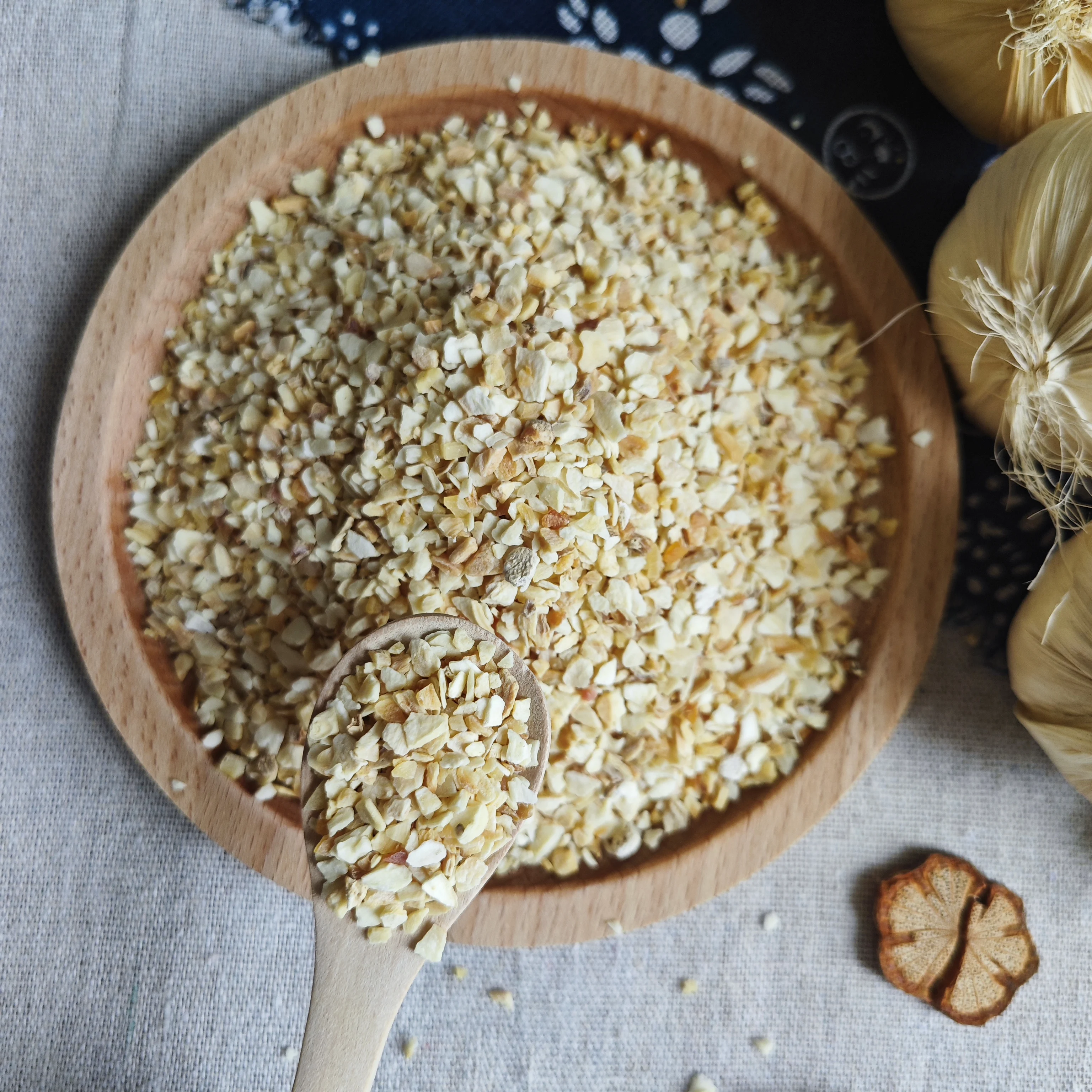 Dongao food 100% pure Dehydrate Garlic Granule and Garlic Flake with Good Quality