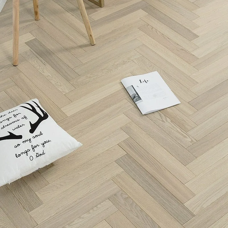 Top Quality Wholesale Durable Solid Oak HERRINGBONE Wood Flooring for Residential Project