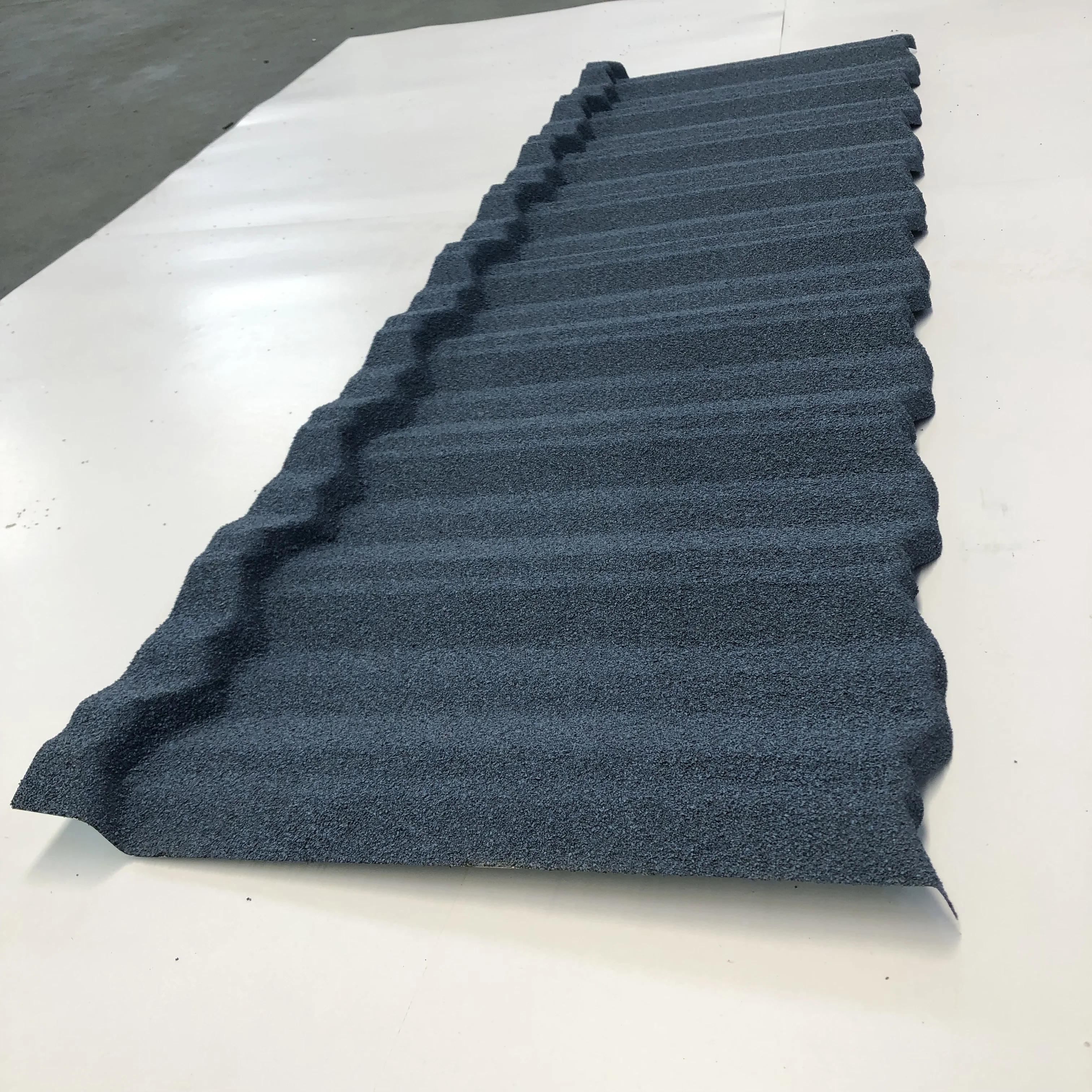 Dubai Color Stone Coated Aluminum Zinc Steel Roof Tiles Metal Building Materials