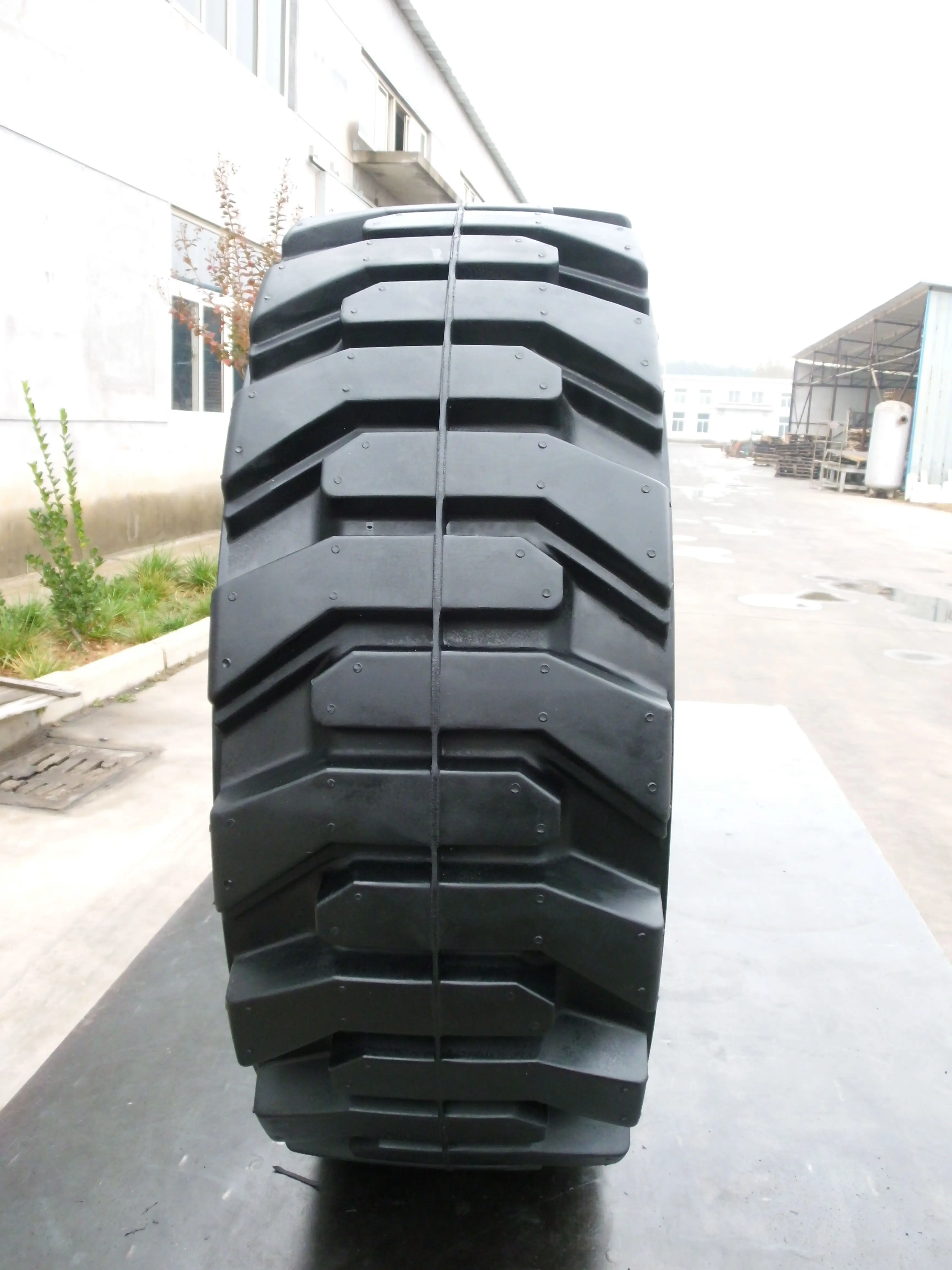 Best solid tire Ameristar 12x16.5 12-16.5 skid steer solid tires 12x16.5 12-16.5 185-9933 tire 12-16.5