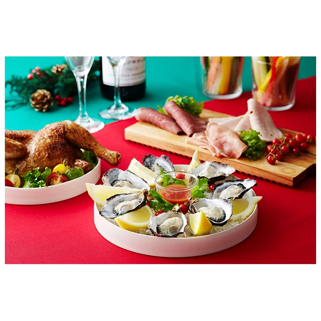 Оптовая продажа свежих устриц в аккуратно отфильтрованной морской воде