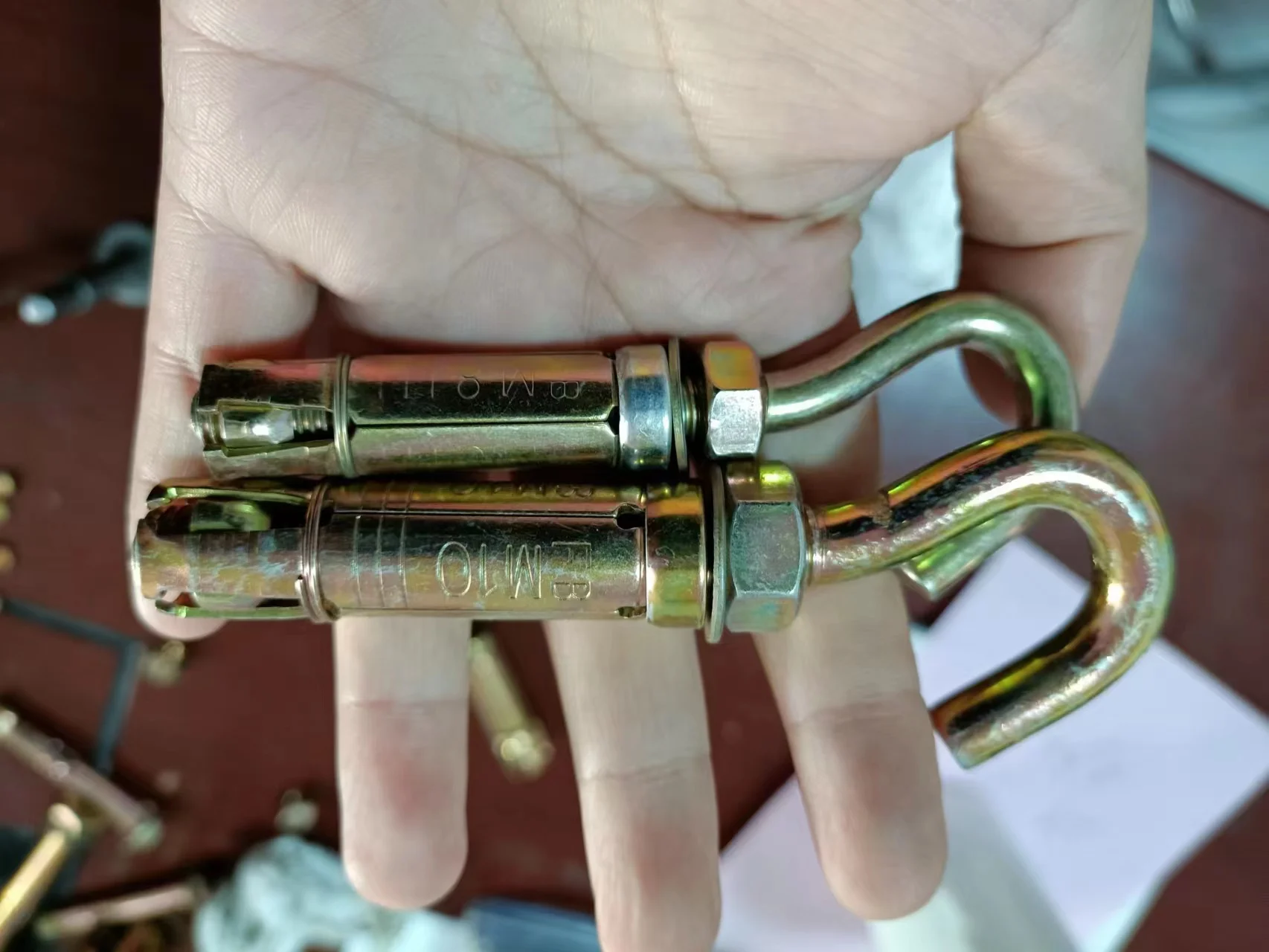 4pcs Heavy Duty Shield Anchor With Eye Type Hook Bolt