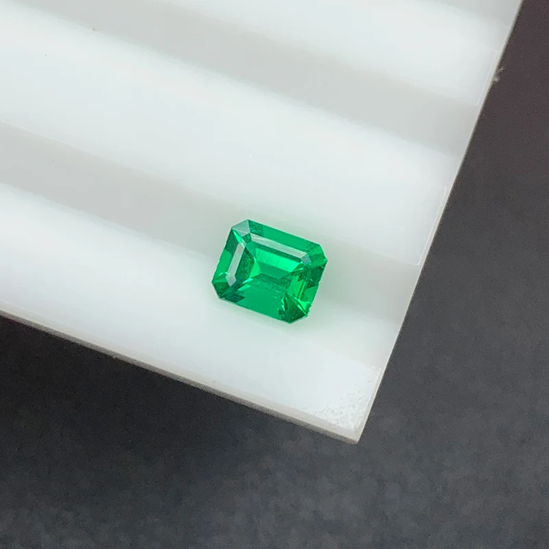 Wholesale Natural Emerald Cut Loose Diamonds 0.59ct Light Loose Gemstone Genuine Emerald