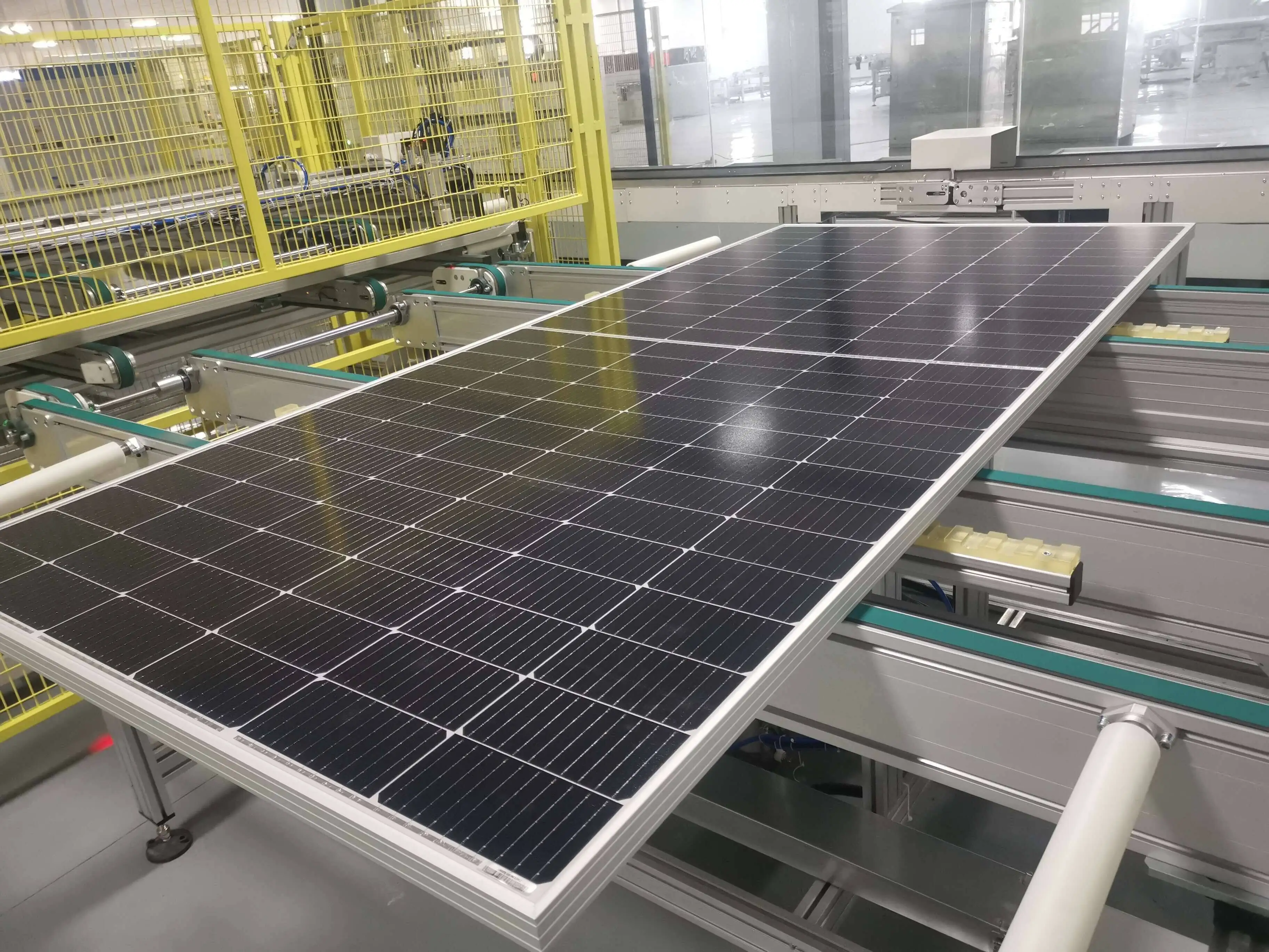 700 Watts 710 Watts  750 Watts Bifacial Solar Panels Grade  A with Perc N-Type Half Cell Types For Renewableenergy