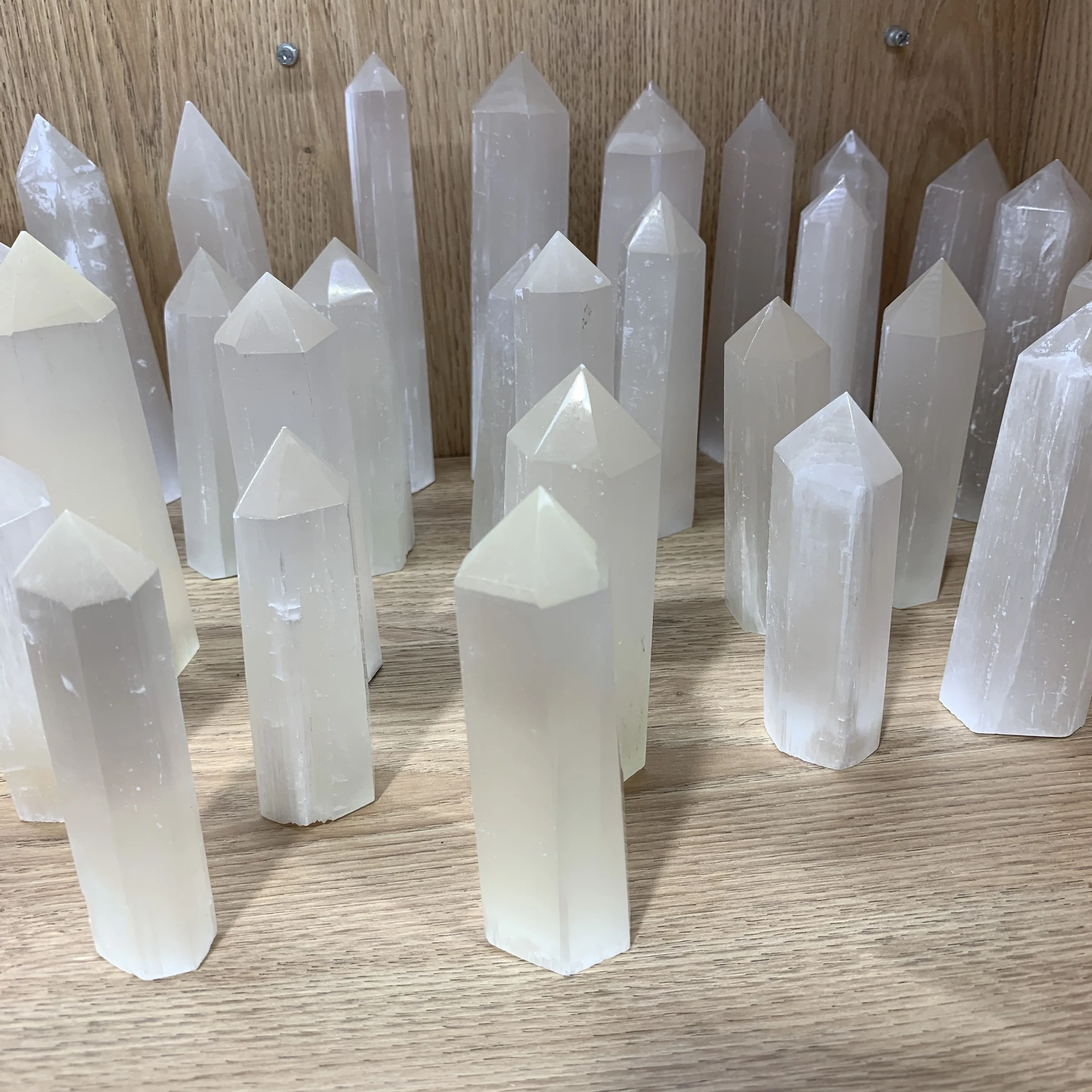 Wholesale Natural Gemstone Wands Quartz Crystal Points Flesh Selenite Tower For Fengshui Decoration rock crystal obelisks
