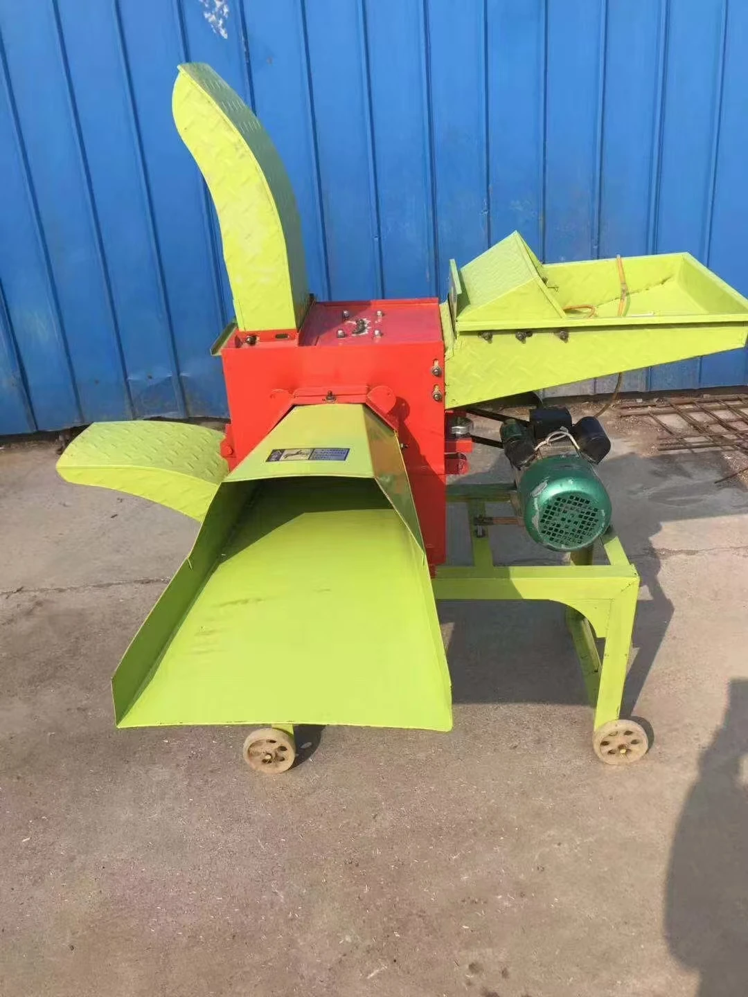 2017 Hot Sale Small Straw Crusher High Productivity Chaff Cutting Feed Shredder 220V Motor for Farm Plant Feed Industries