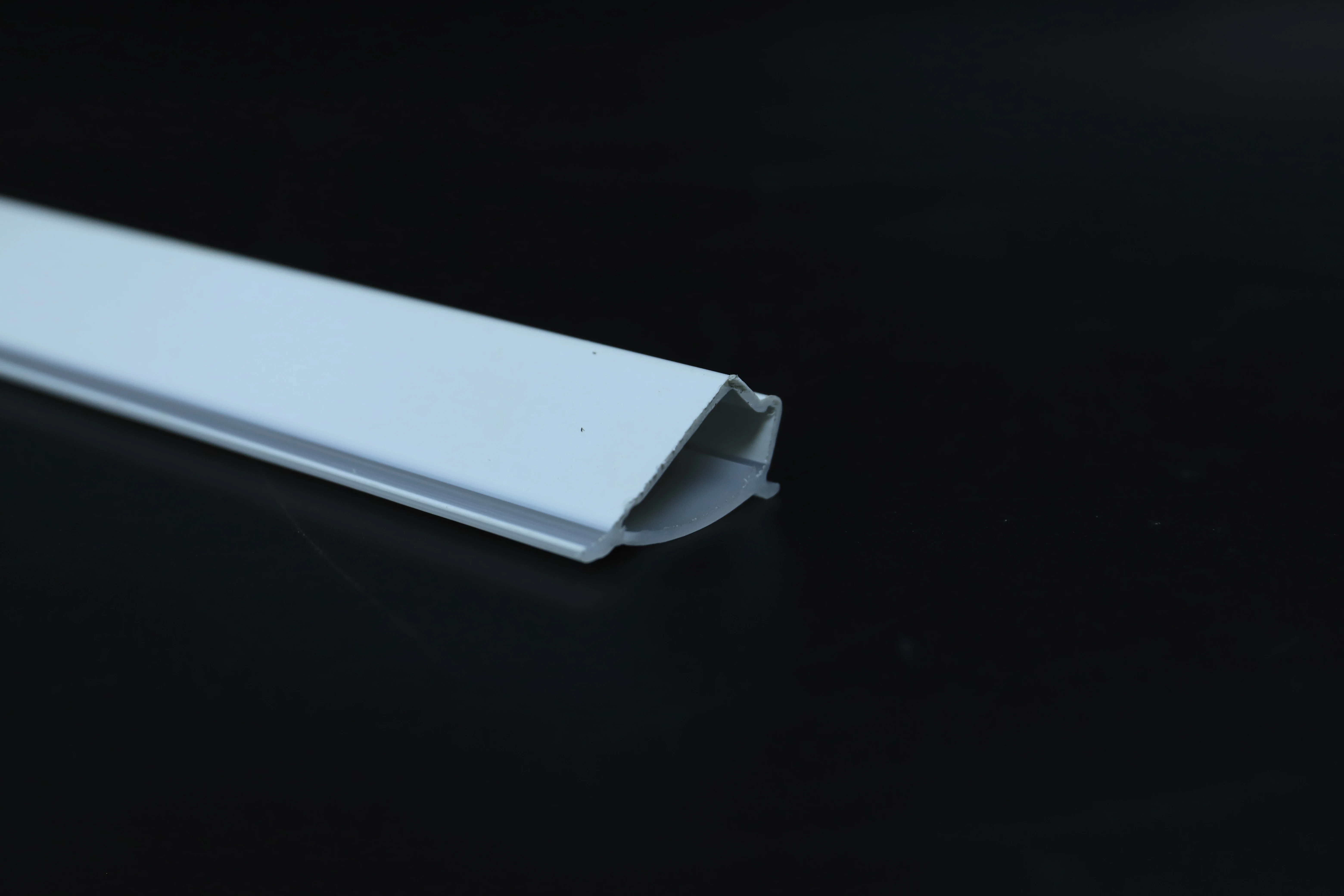 Прямая Заводская конкурентоспособная цена Kebao китайские Pantone цвета пластиковые ПВХ профили для наружного и внутреннего декора