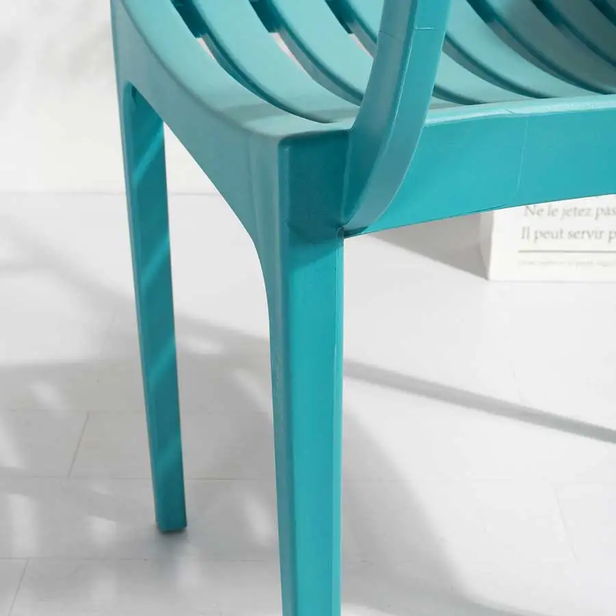 Современный пластиковый стул