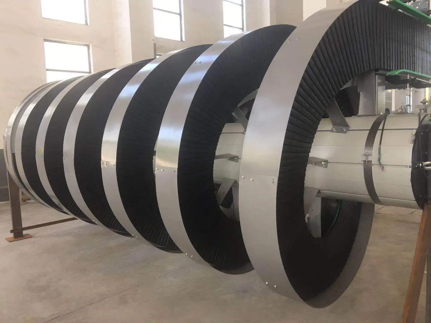 mild steel profile material powered spiral conveyor to delivery goods