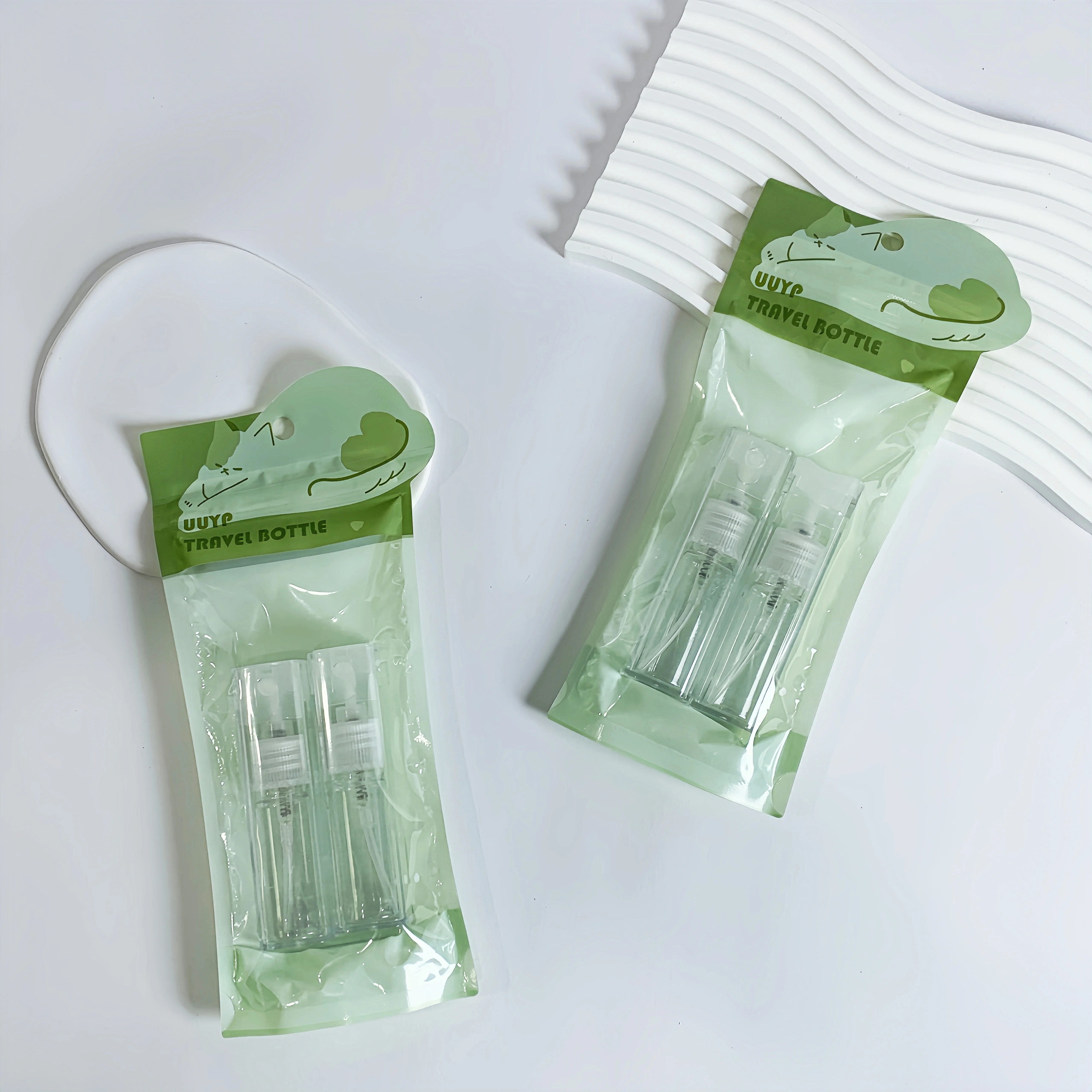 Best Selling Round Plastic Bottle Cosmetic Skin Care Travel Plastic Bottles Fine Mist 2Pcs Travel Comfort Kit