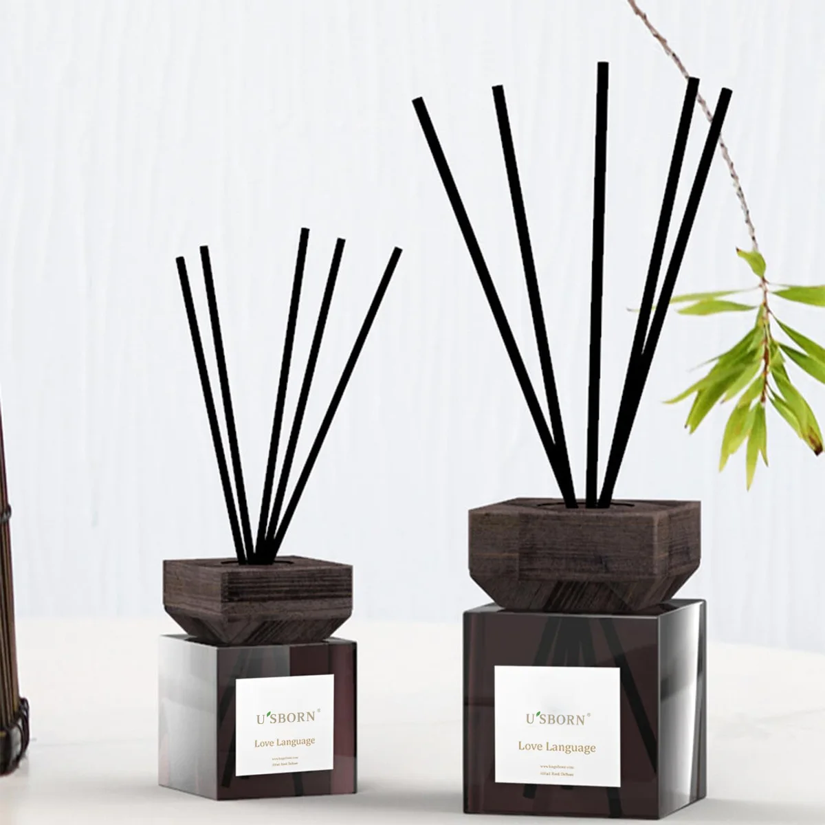 Custom Black Glass Reed Diffuser with Elegant Reed Sticks - Perfect for Modern Interior Decor & Relaxing Moments