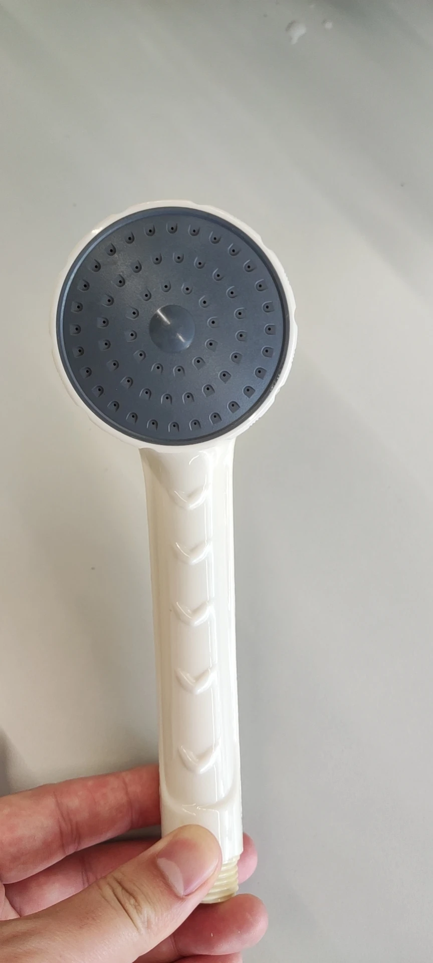 Пластиковый шланг спирального типа гибкий для душевой лейки и головки shattaf в ванной комнате