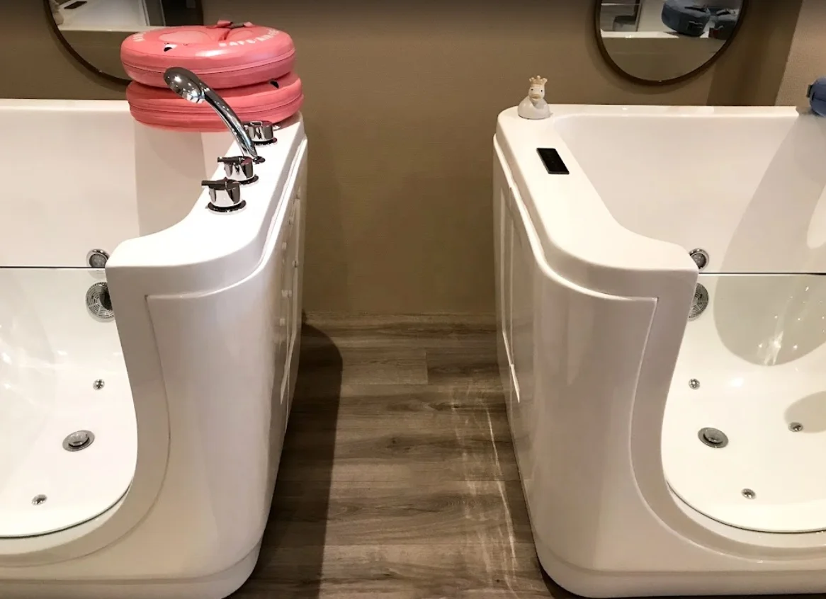 High Quality Separate Room Acrylic Bubble Surf Freestanding Installation With Control Panel  Massage Baby Spa