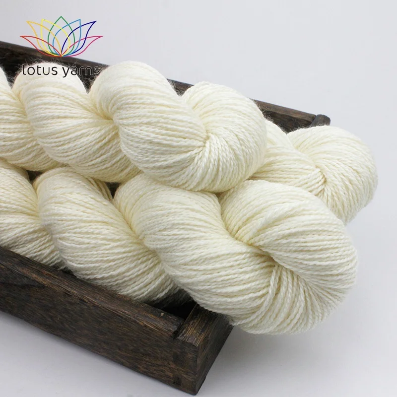 Пряжа из мериносовой шерсти 100% Lotus 275 м/100