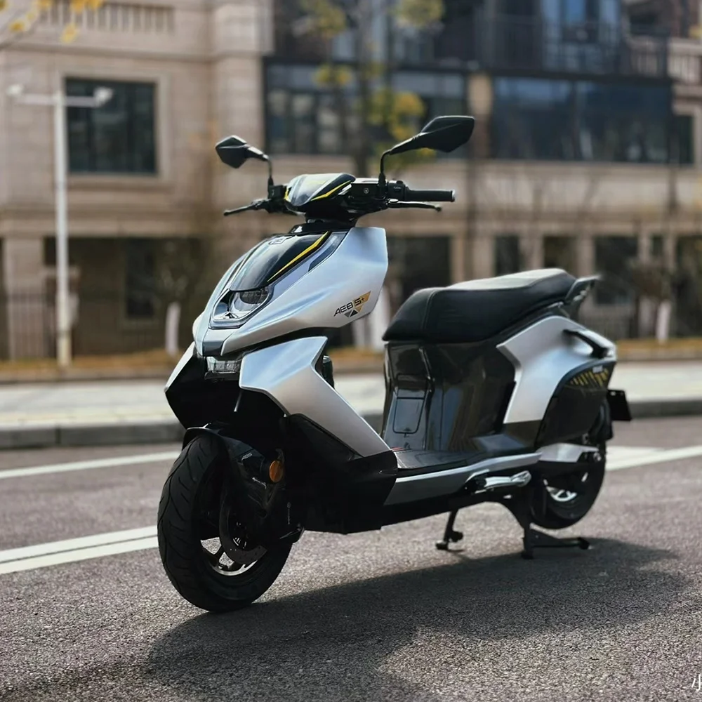 2024 ZEEHO Electric Racing Motorcycle 12500W 69V 64Ah Dual Removable Battery 190KM Moped