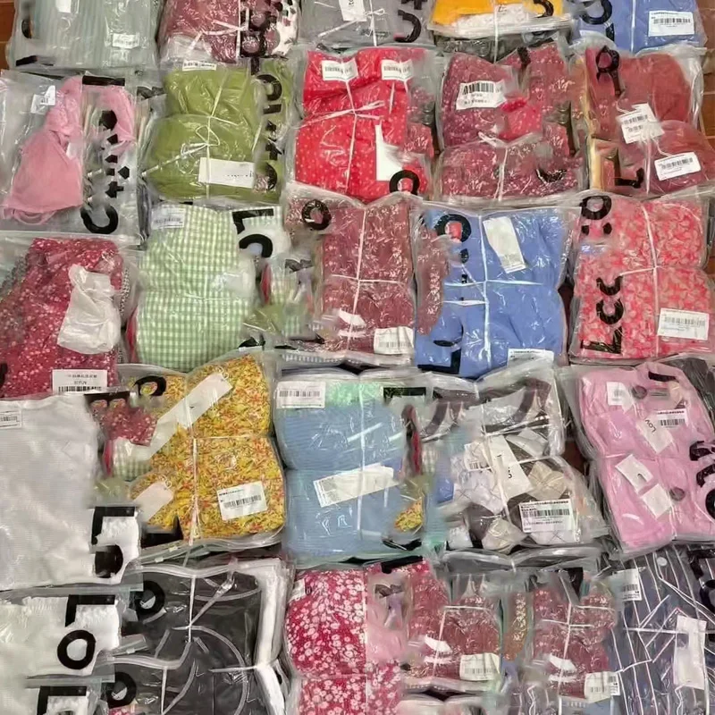 2024 New Vintage Brand New Women Denim Shorts Tops Summer Stock Winter Clothing Party Maxi Dress Bale Direct Supplier of Bales