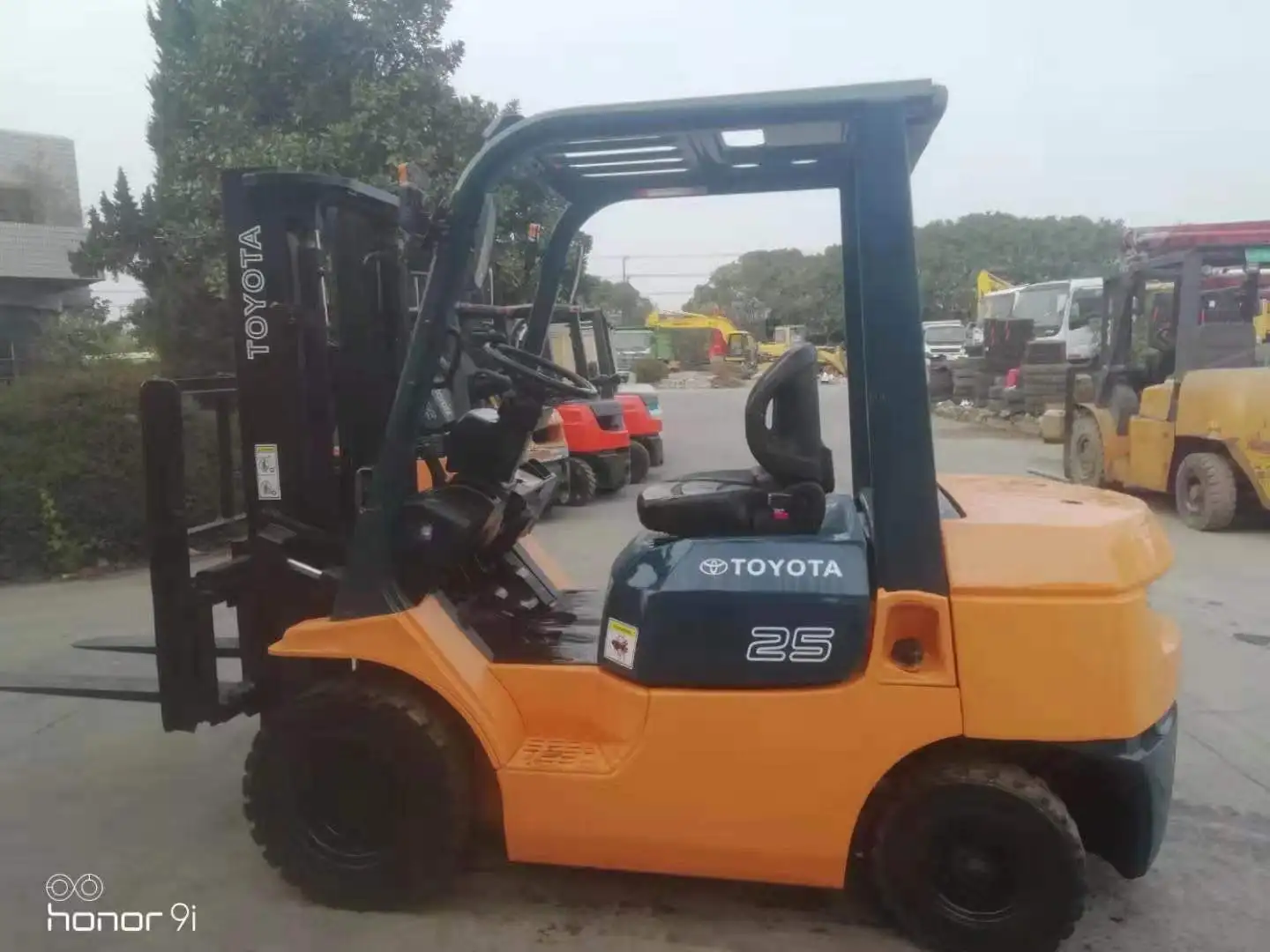 used japan brand toyota forklift 7fd25 8fd25 for sale in shanghai