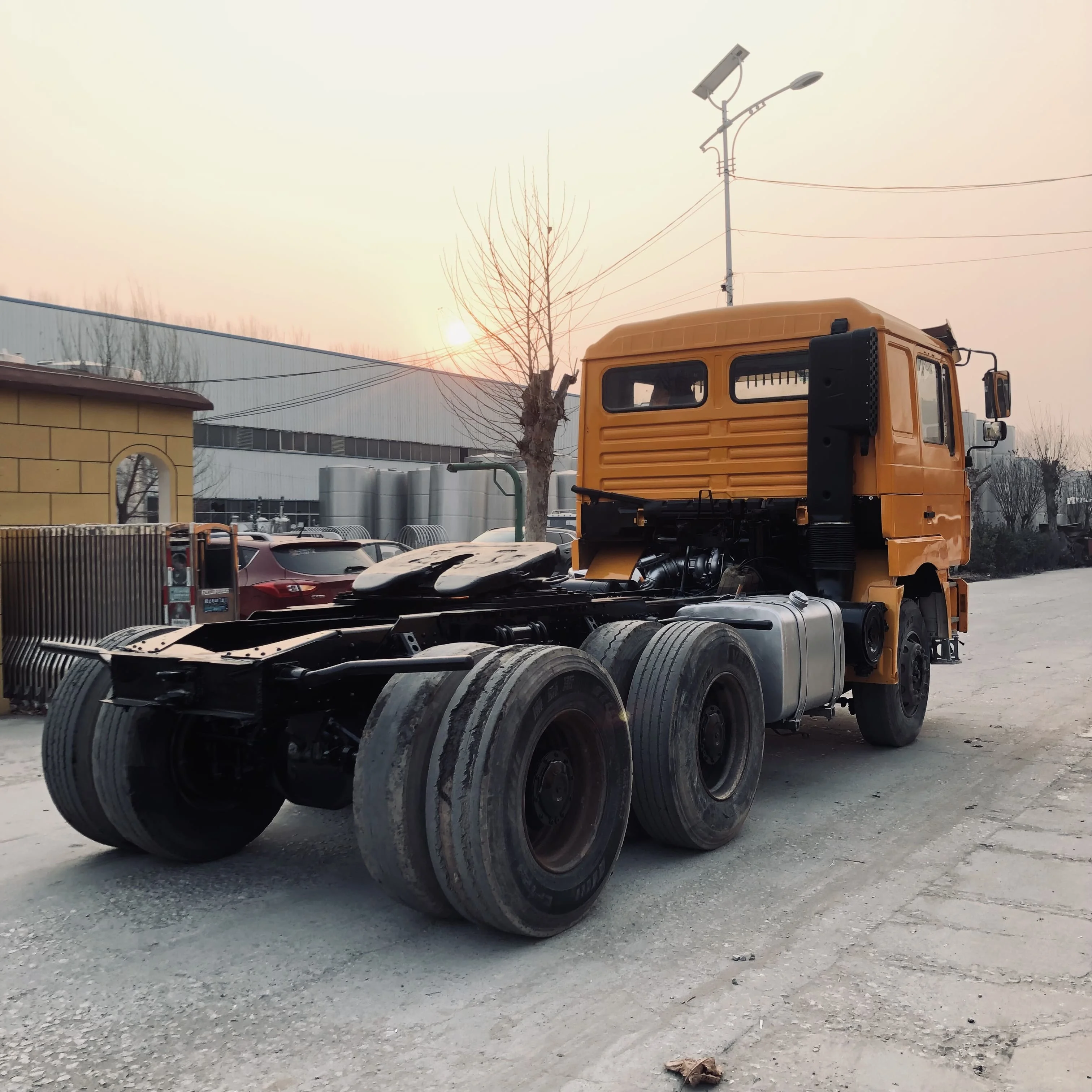 SHACMAN F3000 10-Wheel Tractor Head Diesel Fuel Automatic Manual Weichai Shacman Truck Tractors