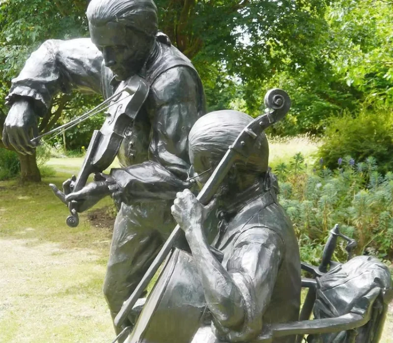 Outdoor  Bronze Violin Statue Musical Instrument Sculpture Musician Family Bronze Figure Group Statue