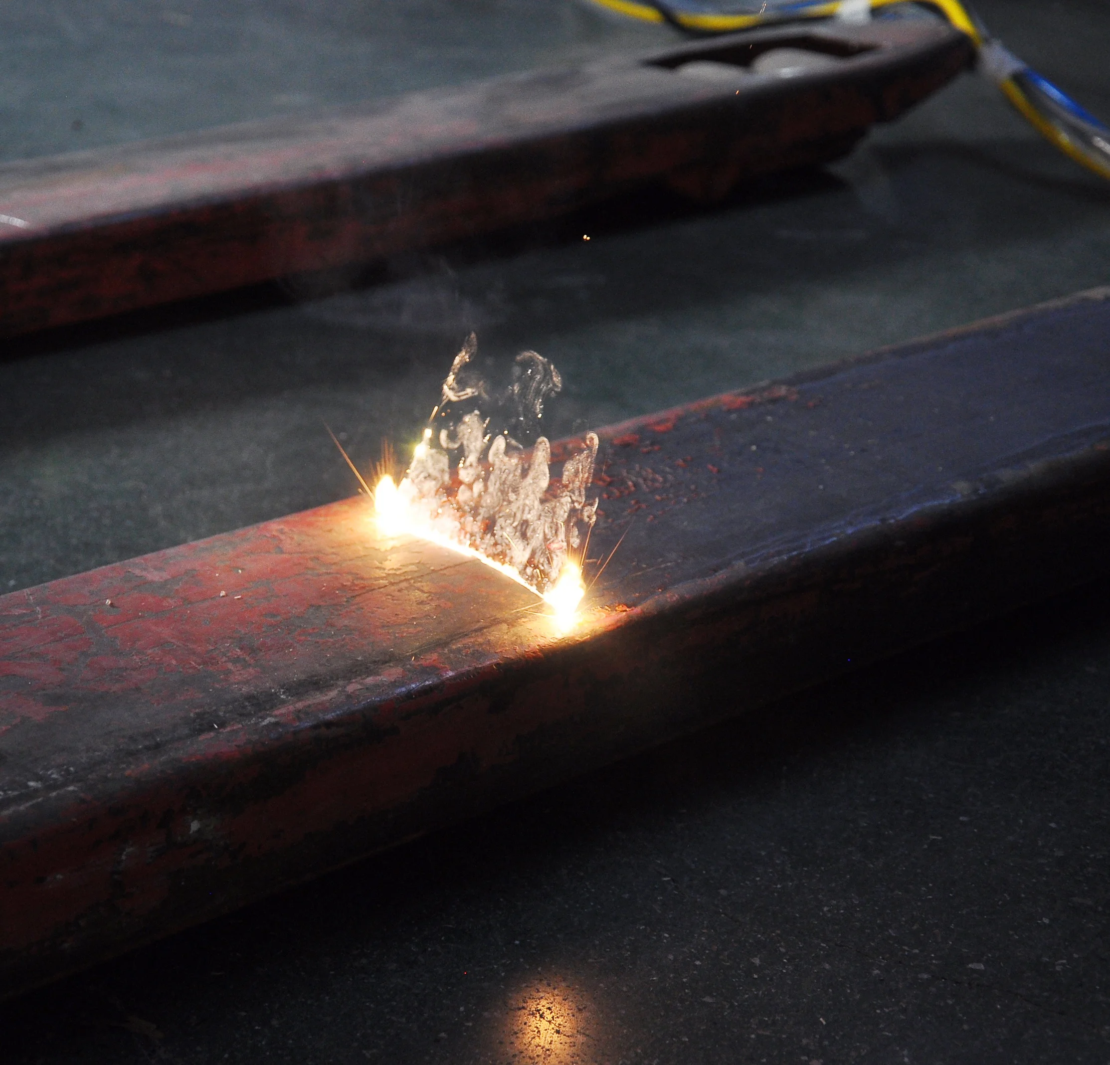 High Efficiency Customized Continuous Cw Laser Cleaning Machine 2000w Jpt Rust Removal Fiber Laser Cleaning Machine Industrial