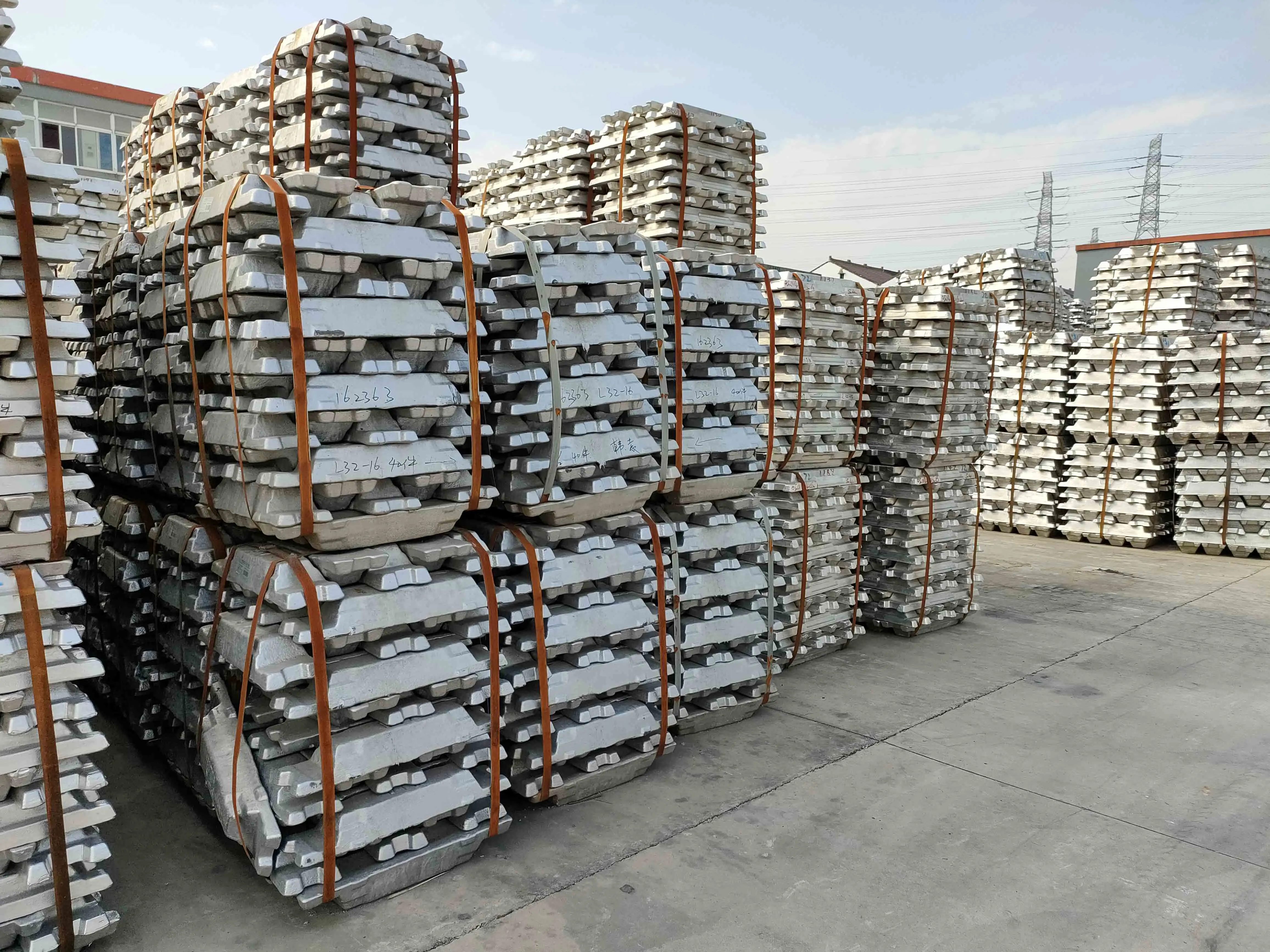 Китайский производитель, прямые продажи, серебристо-белые 99.7% 99.99% adc 12 AlSi12 A380 алюминиевые слитки