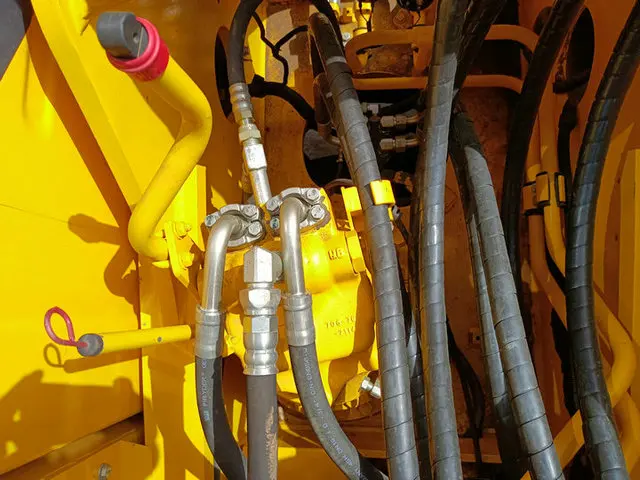 Экскаватор Komatsu pc220 pc220-8n1 шт. 220-8