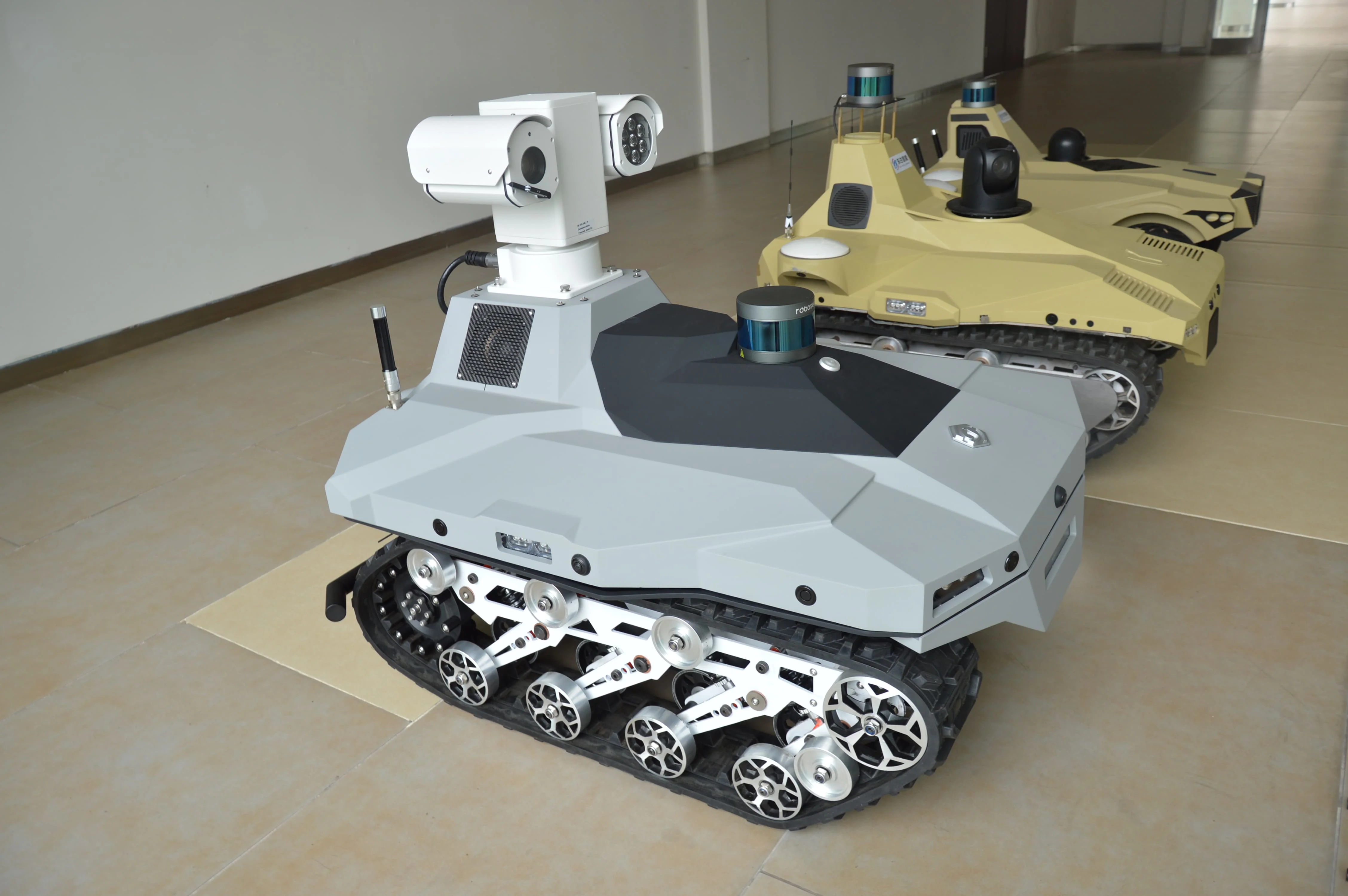 shanghai DG High suitability 24h working robot AI system tracking activities record recognized faces security inspection robot