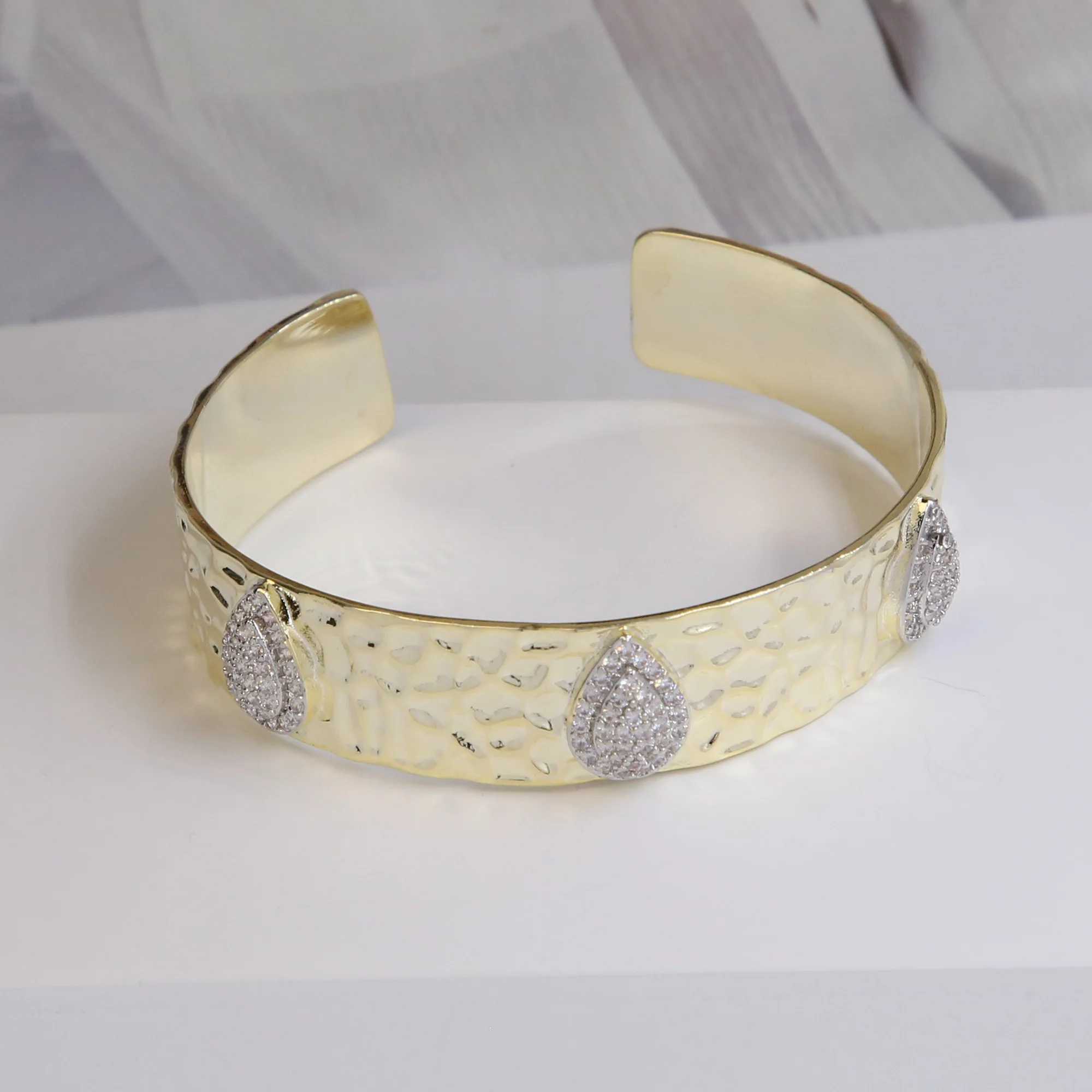 Retro personality jewelry geometric diamond-encrusted design sense Brass gold plated bracelet