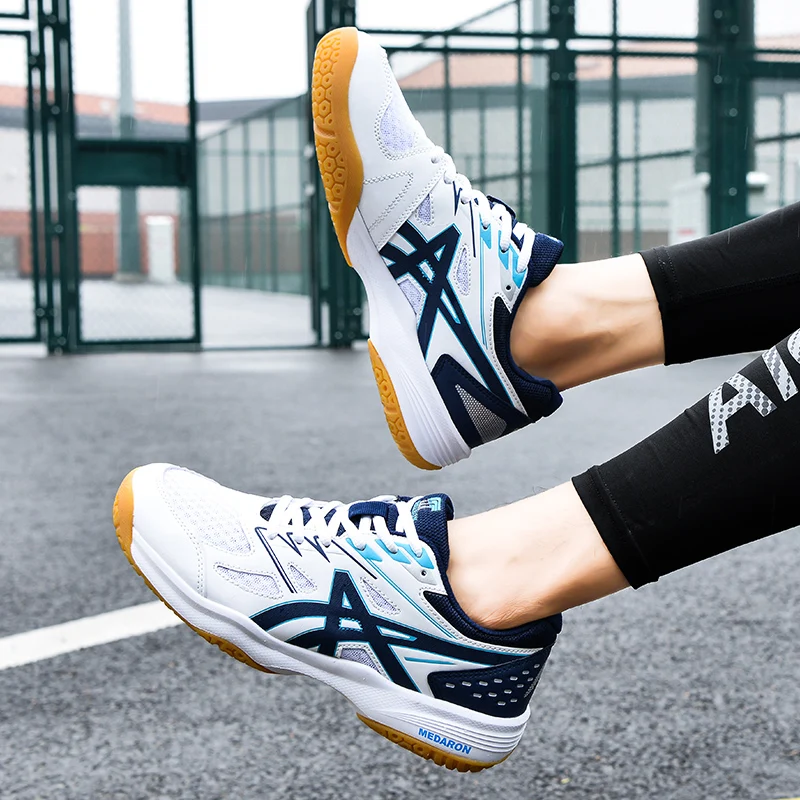 Cheap Unisex Breathable Non Slip Custom Logo Badminton Shoes Men Indoor Sports Training Shoes