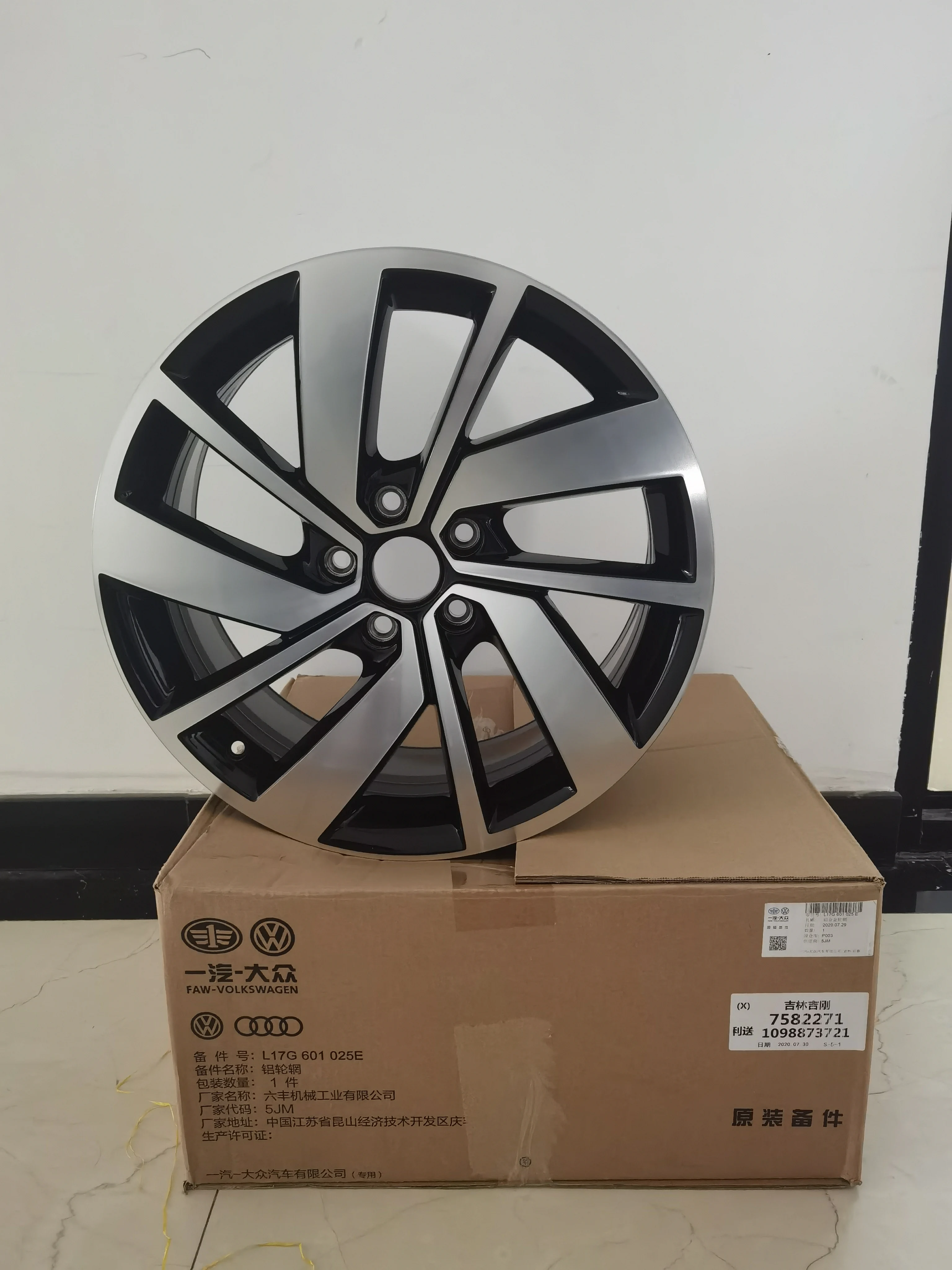 
Original factory brand new 18 inches wheel hub For Faw - volkswagen 19 20 new Sagitar flagship 