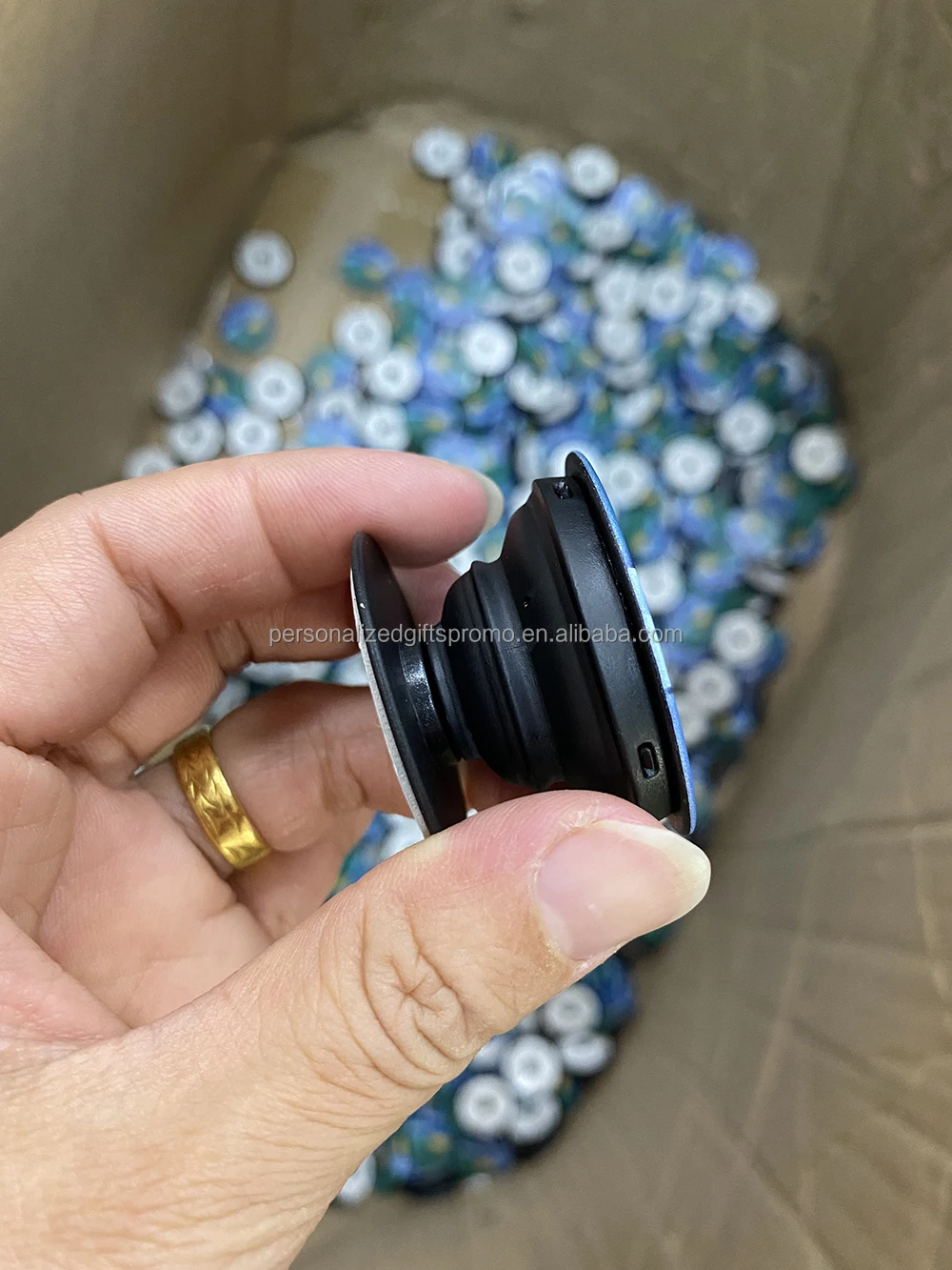 Fit All of Cell Phones Round Finger Ring Stand Mobile Lazy Round Phone Holders Plastic Foldable Pop Ups