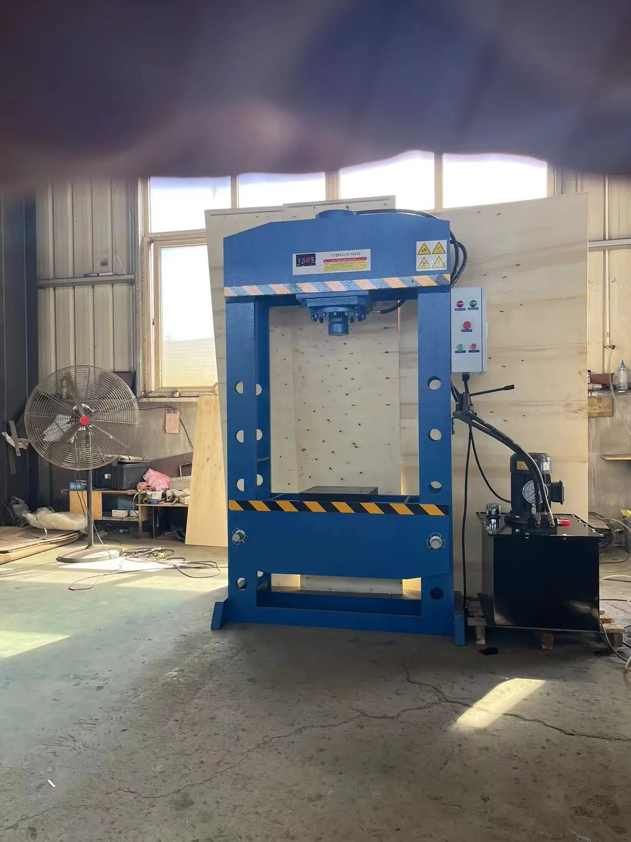Mobile Cylinder Hydraulic Oil Press Machine 100T 150T 200T 300T High Quality Hydraulic Press with Good Price