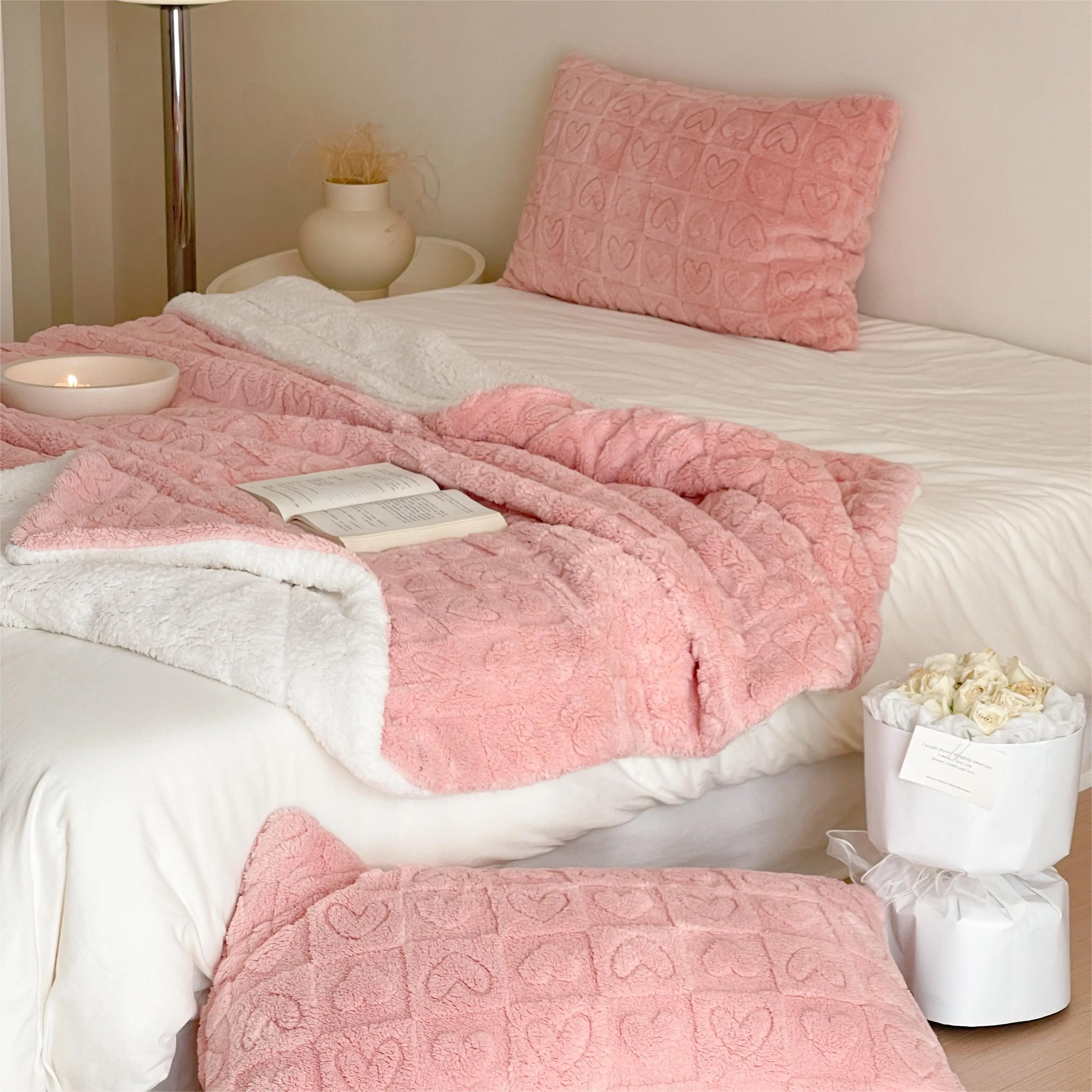 Wholesale Cheap Fleece Luxury Brand Travel Designer Throw Chinese Blanket Thick Sofa Bed Soft Adult Blanket For Winter