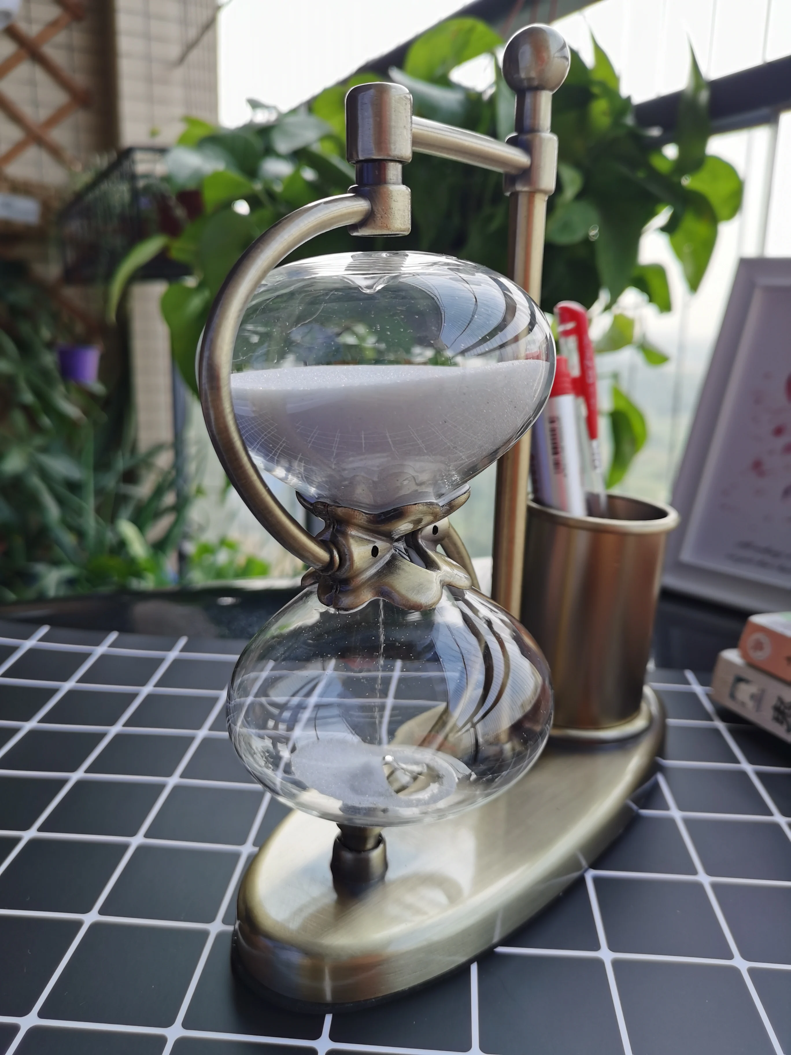 
Unique design with pen holder 21*8*23 cm decorative timer souvenir gift metal glass sand rotatable hourglass 