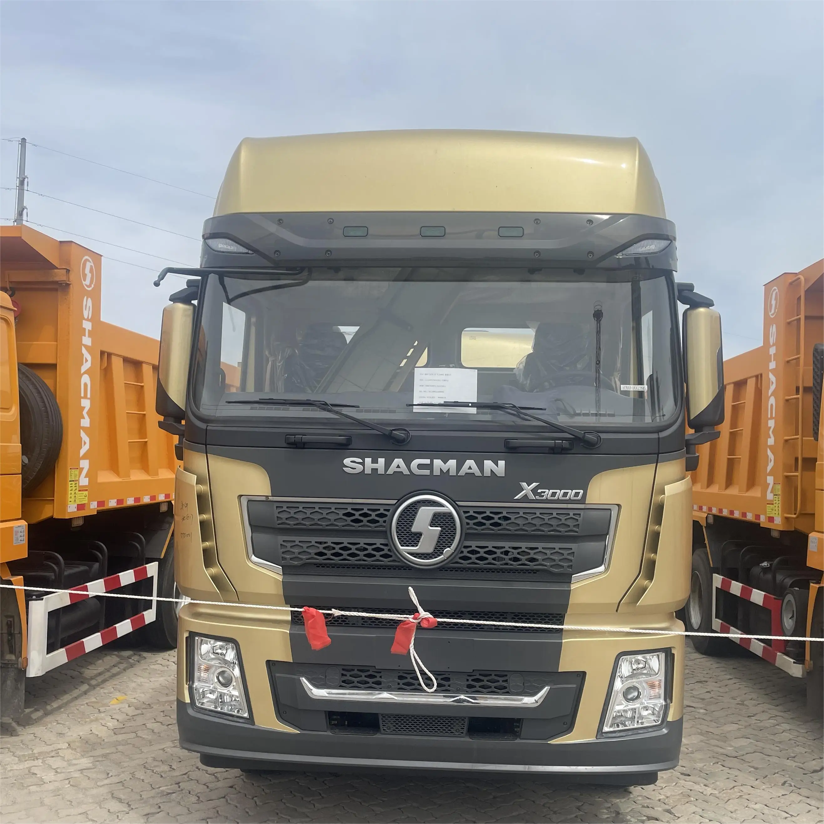 Shacman X3000 420HP 4x2 6x4 Tractor Truck Cummins Diesel LHD for sale