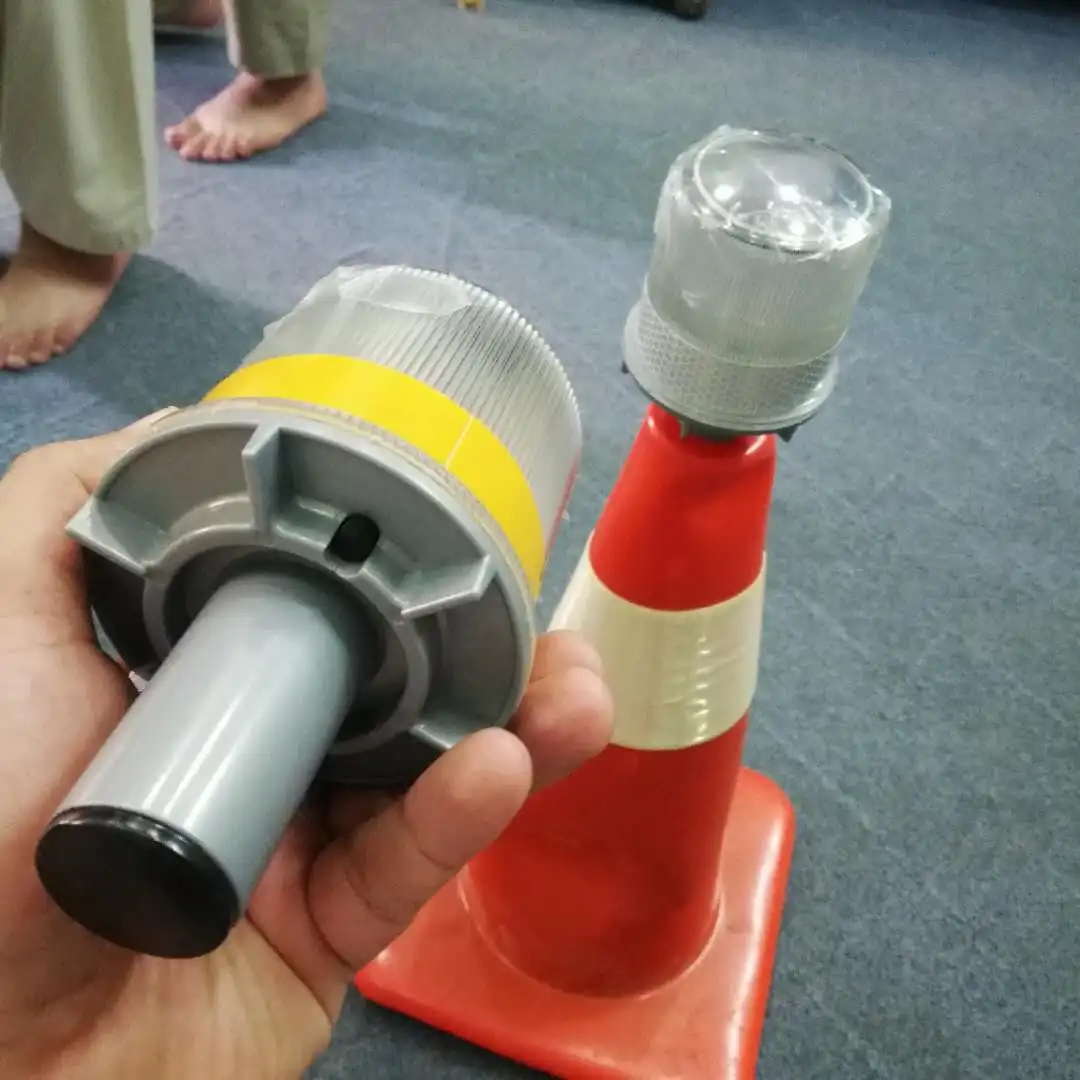 Mining traffic safety cones waterproof flashing solar warning lights flash solar traffic cone amber light