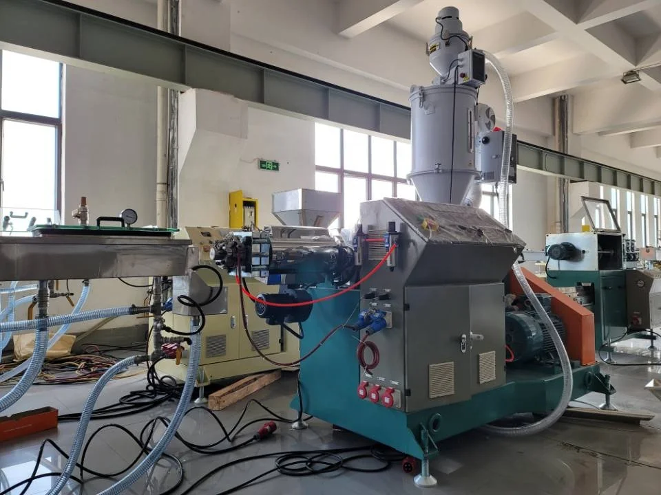 Plastic PE Spiral Wrap Sleeve pipe PE Protection Guard Hydraulic Spiral Hose Protector Pipe Extrusion Making Machine Line