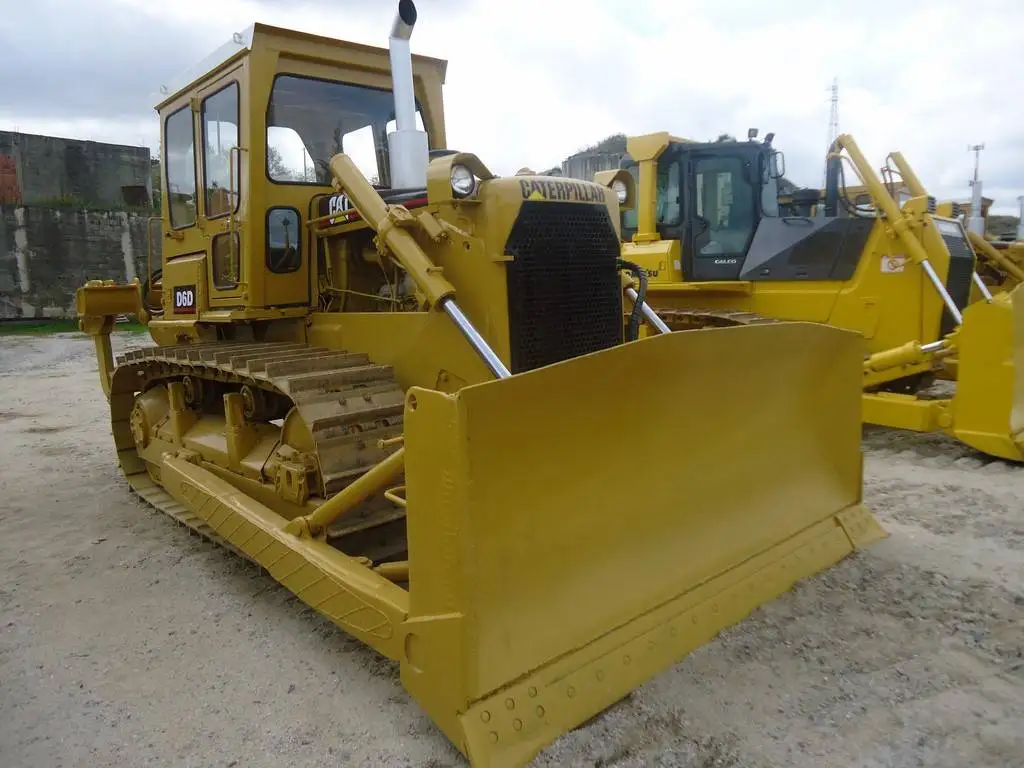 Japan made CAT D6D Crawler bulldozer ,Caterpillar D6D used cheap tracked dozer in Shanghai China