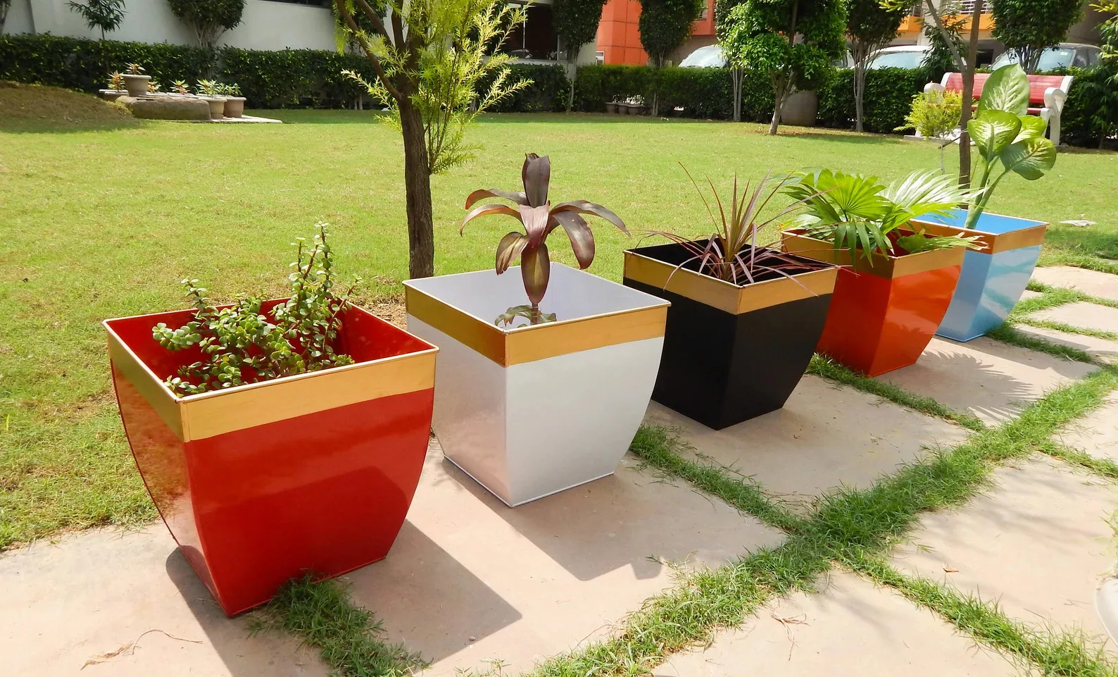 Direct Factory Supply Handmade Metal Hanging Plant Pot Metal Flower Bucket for Garden Decoration for Worldwide Export