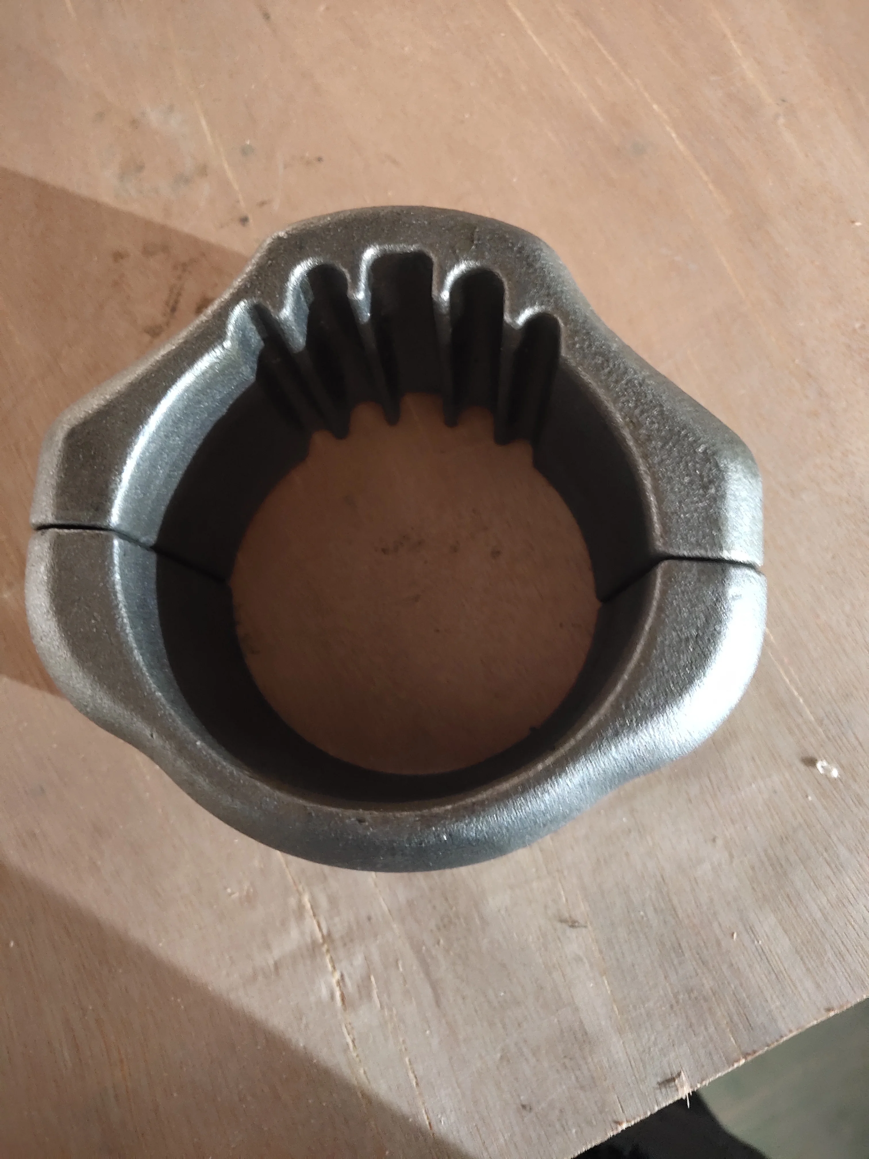 Top Quality Casting Carbon Steel Downhole Tools Mid-Joint Cable And Control Lines Protector