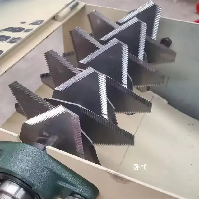 Electric Household Corn and Straw Chopper - Fast Discharge, Easy to Use