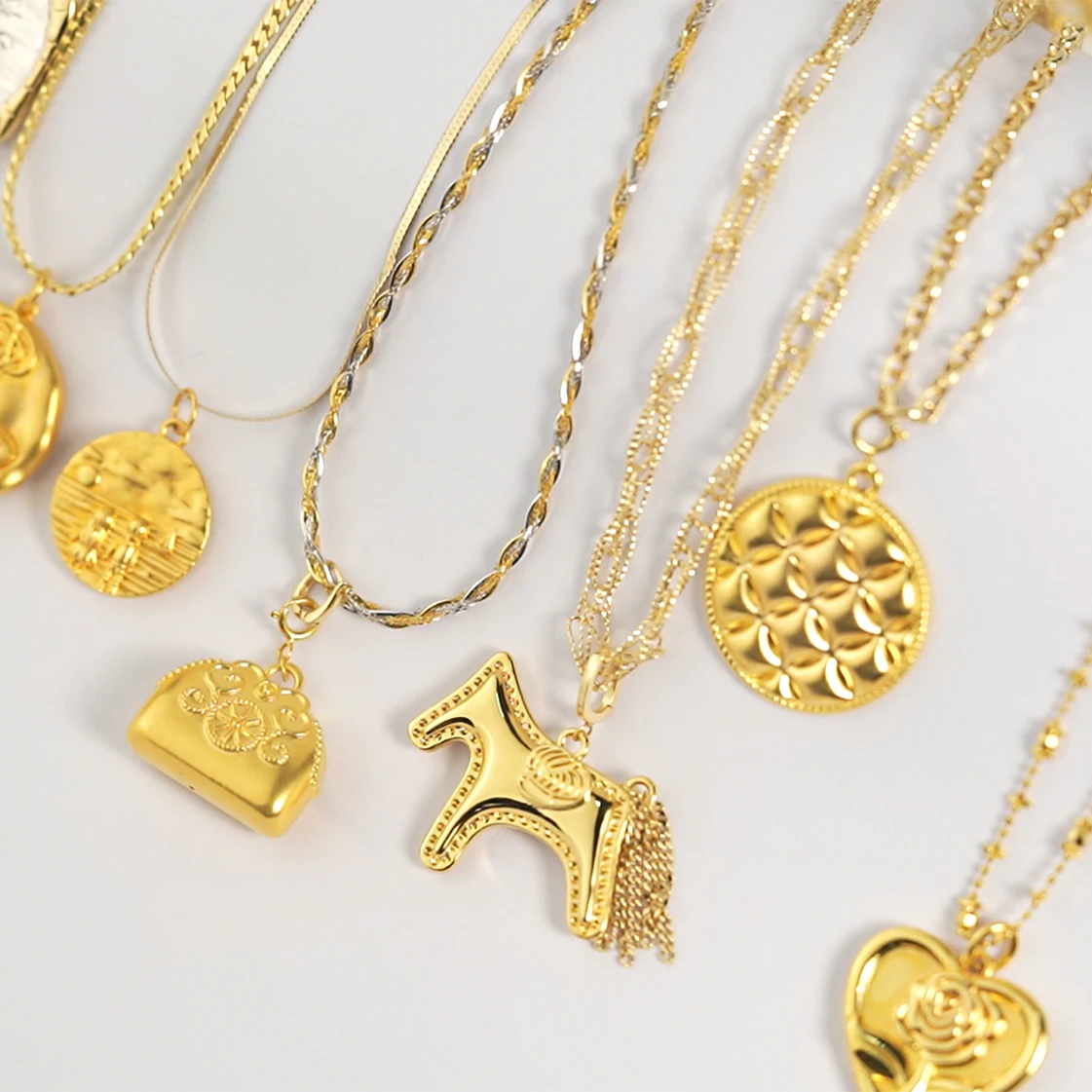 PCX Jewelry Real 18k Gold pendant necklace Brand Jewelry Horse Animal Pendant AU750 Yellow Gold Necklace For Women Jewelry Charm