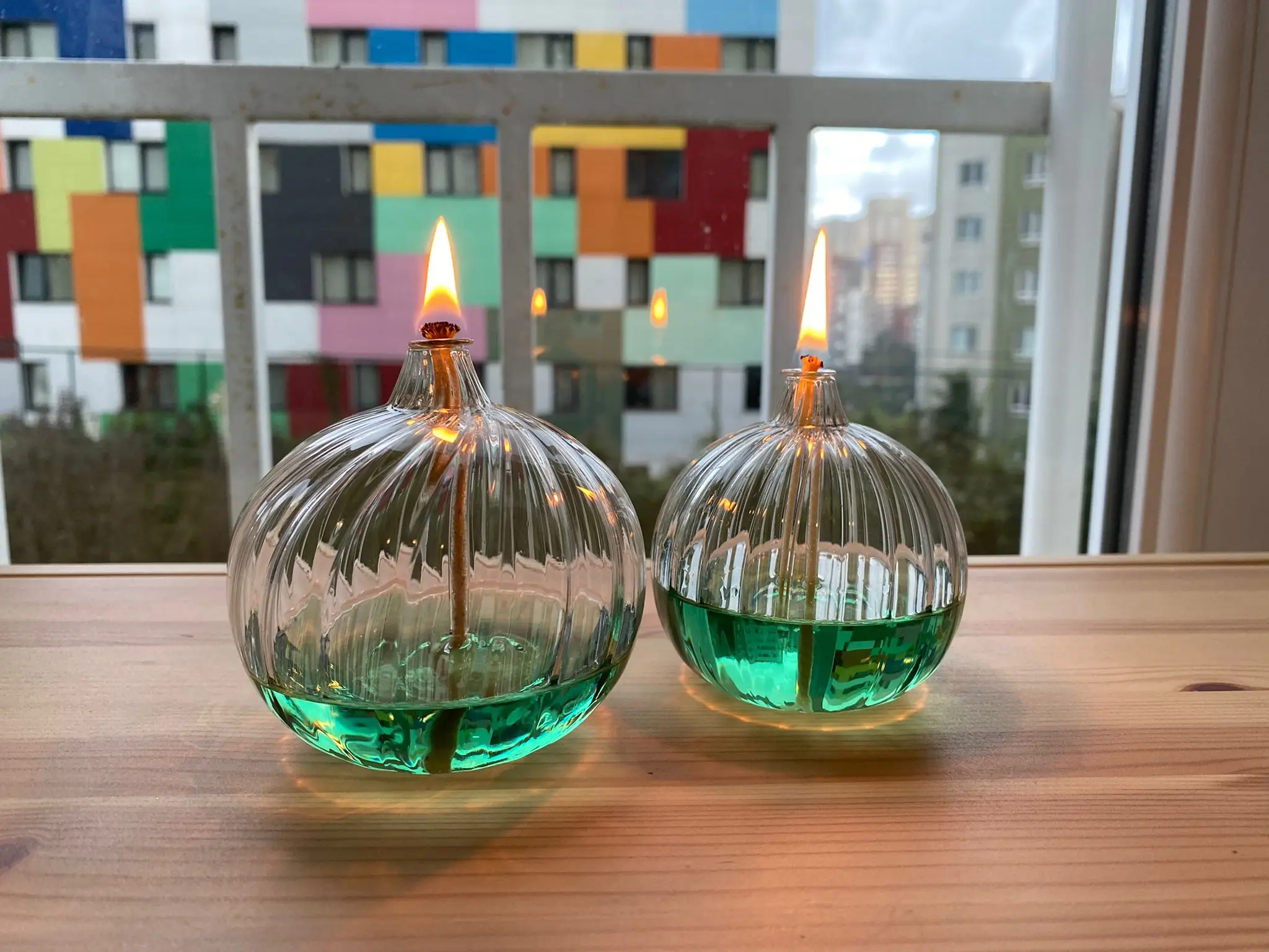 VGT Cheap Wick Holder Hand Blown Antique Colored Table Decorative Pyrex Glass Oil Lamp with Wicks