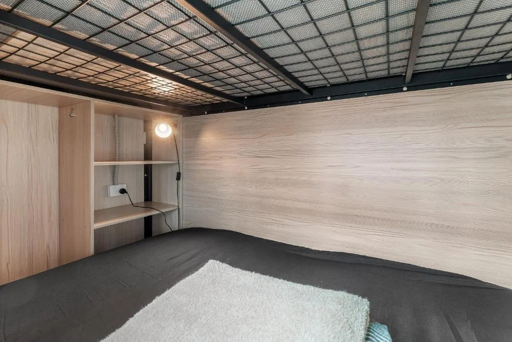 modern hostel Multifunctional Lift Up Adjustable Solid Wood Storage Bed triple bunk bed ood Capsule Bunk Bed For Hostels