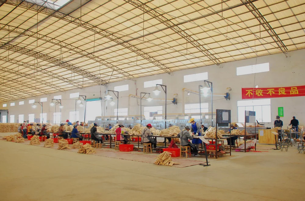 2021 Hot Solid Wood Deluxe Wooden Pants Hanger with Metal Clips Hanger Factory