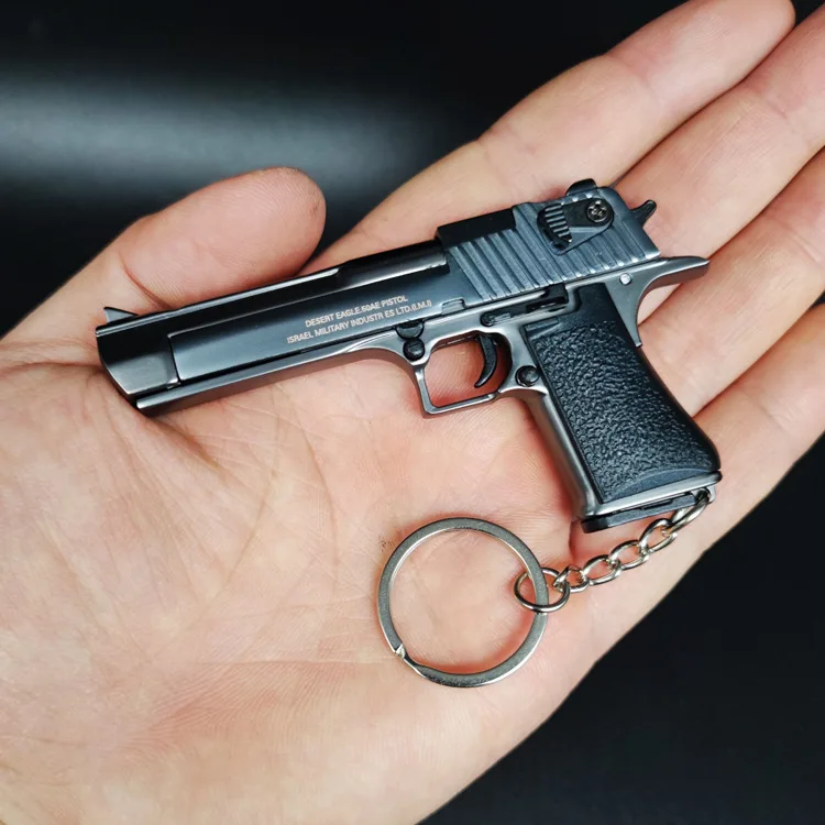 High quality 1:3 Metal model desert eagle keychain miniature toy gun alloy gun collectible toy gift pendant
