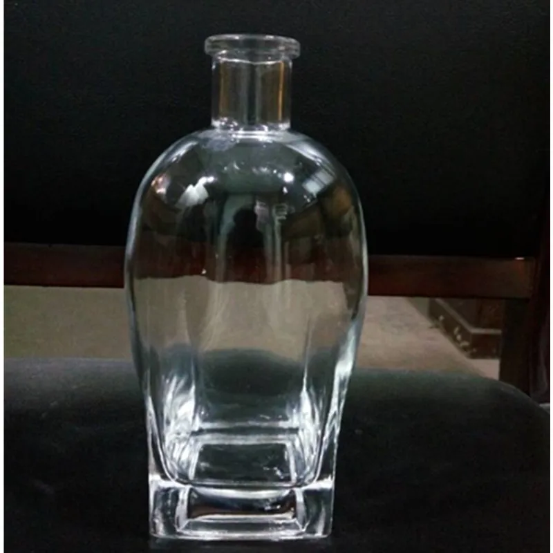 Customized clear flint 500ml unusual square glass bottles for liquor alcohol glass bottles 750ml spirits