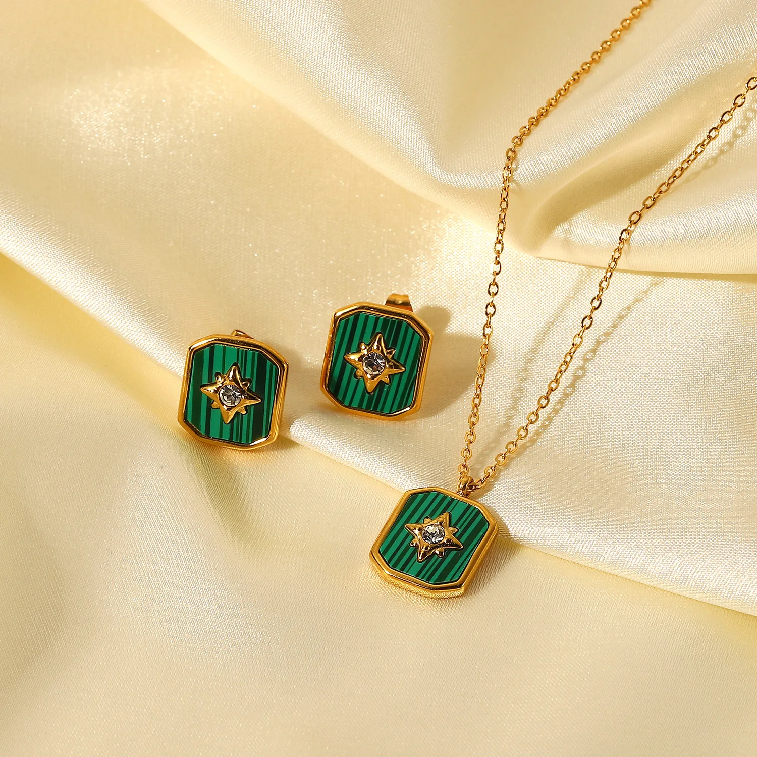 Best selling star inlaid green malachite 18K gold stainless steel pendant necklace